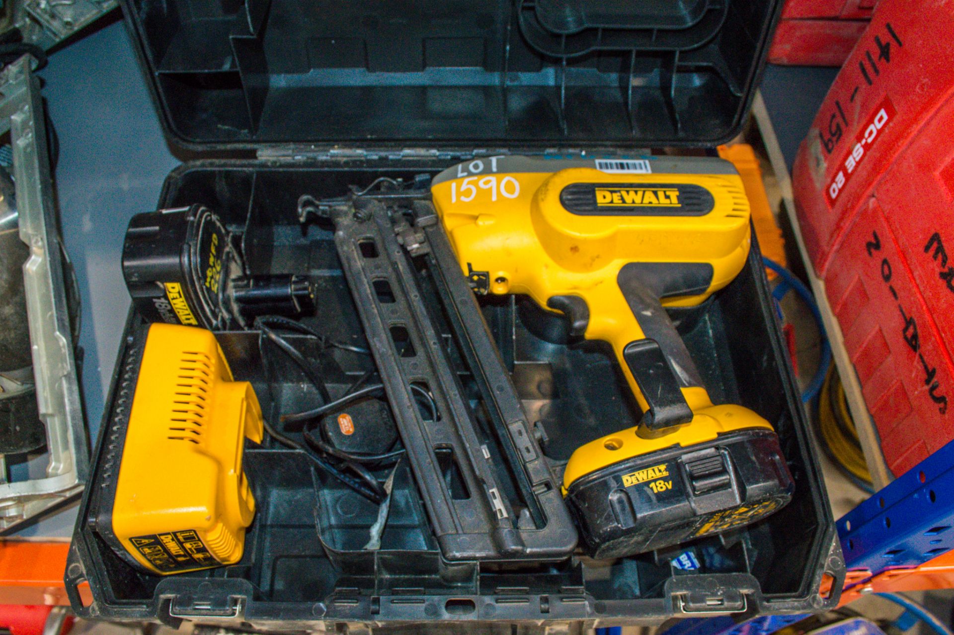 Dewalt 18v cordless nail gun c/w 2 batteries, charger and carry case NFD226