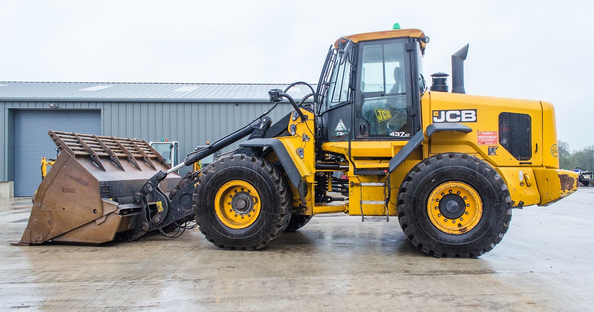 JCB 437 HT Wastemaster wheel loader Year: 2014 S/N: 2313096 Recorded Hours: 9841 c/w air - Image 7 of 24