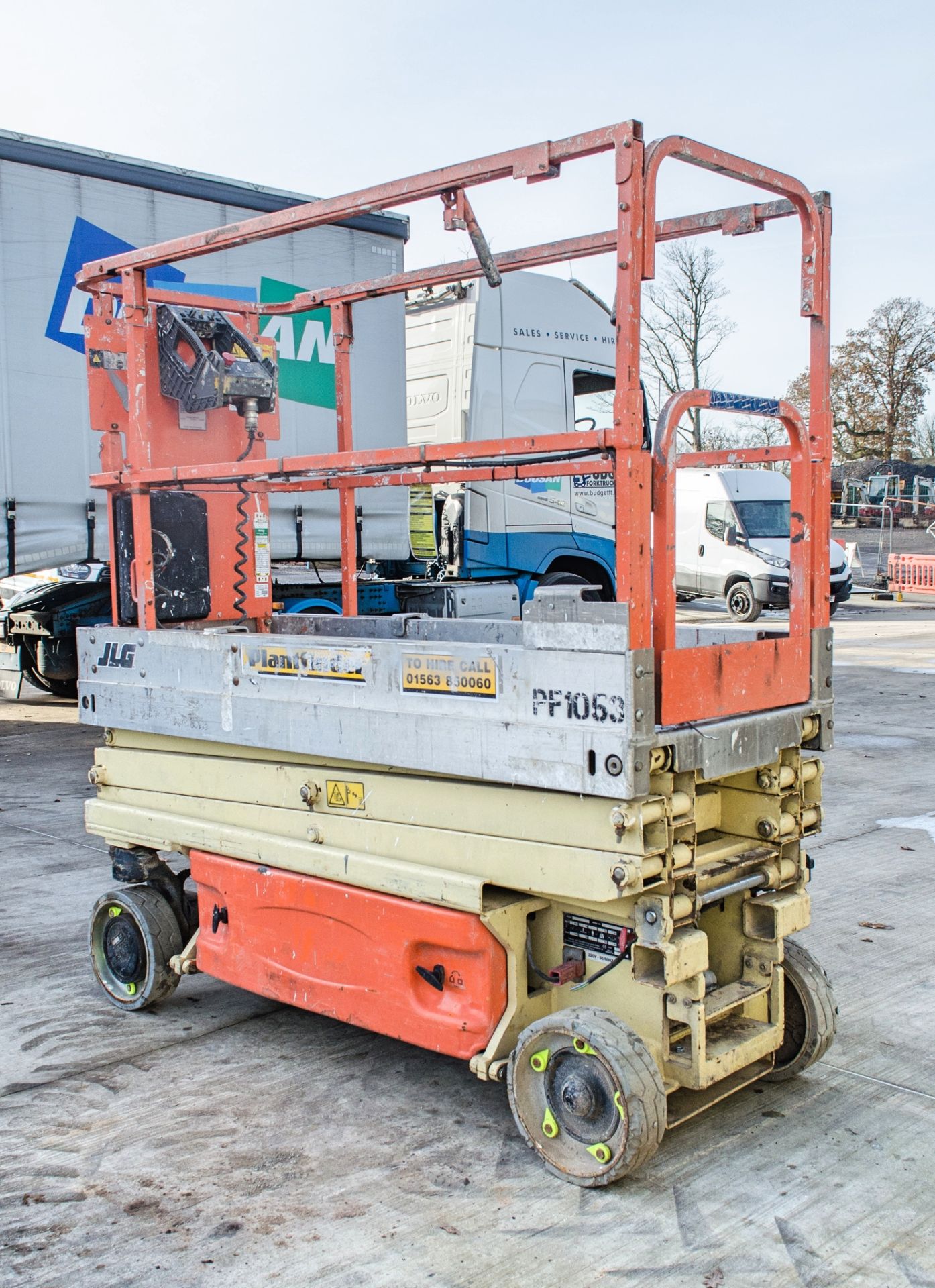 JLG 1930ES battery electric scissor lift Year: 2010 S/N: 1200023651 Recorded hours: 49 PF1053 - Image 2 of 9