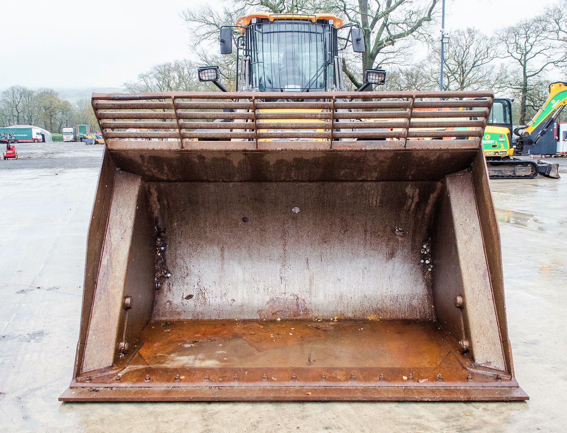 JCB 437 HT Wastemaster wheel loader Year: 2014 S/N: 2313096 Recorded Hours: 9841 c/w air - Image 5 of 24