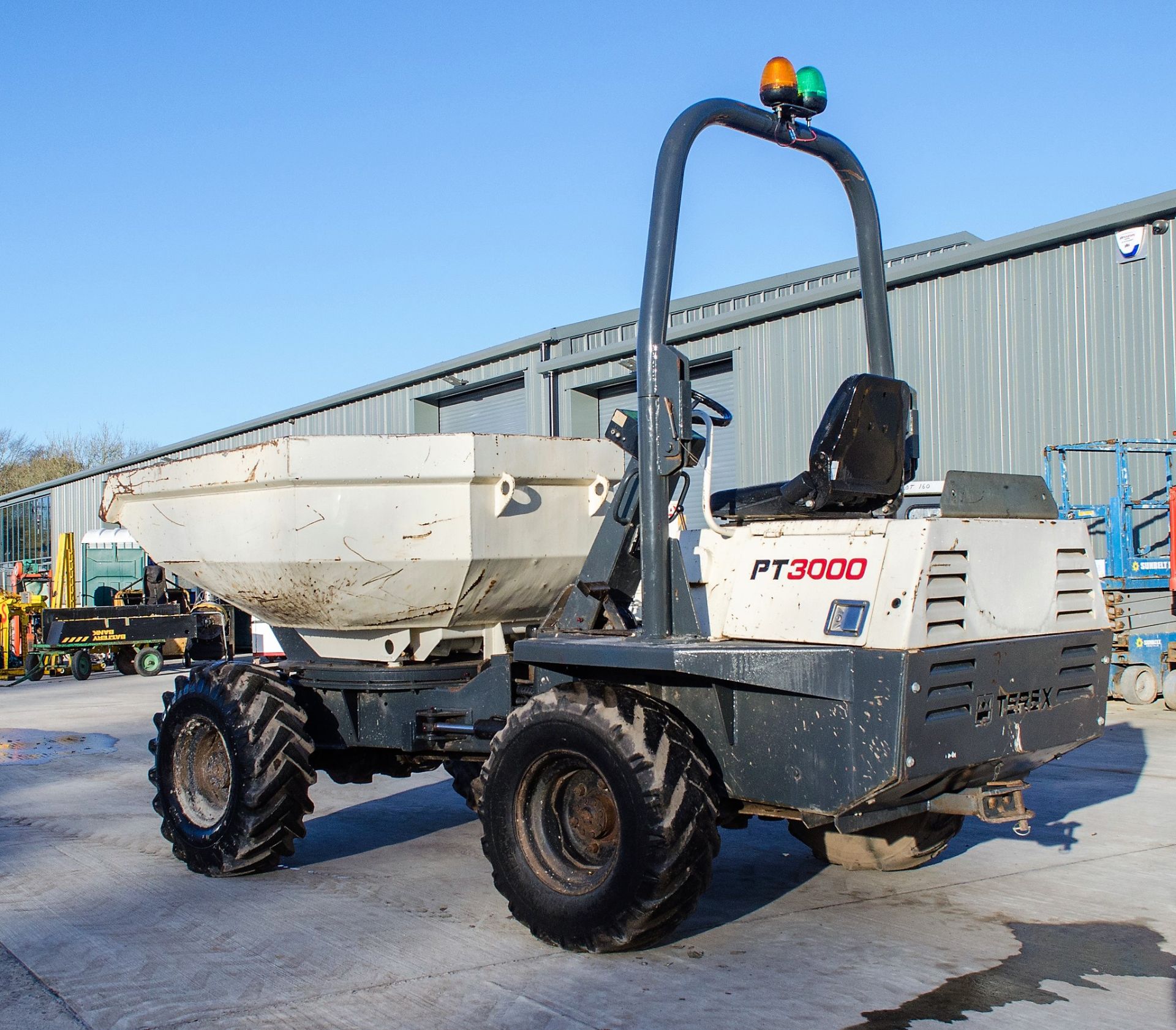 Benford 3 tonne swivel skip dumper Year: 2007 S/N: E710FS402 Recorded Hours: 3823 - Image 3 of 21