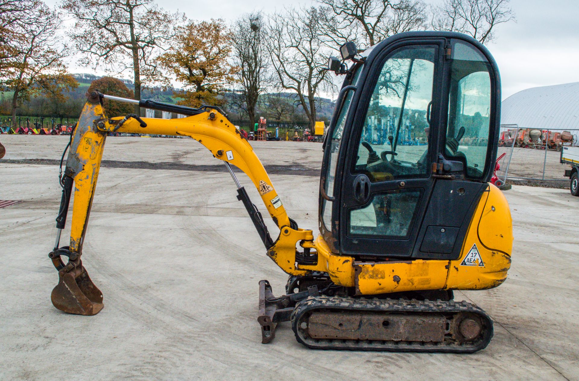 JCB 801.8 CTS 1.8 tonne rubber tracked mini excavator Year: 2011 S/N: 2051643 Recorded hours: 2505 - Image 8 of 23