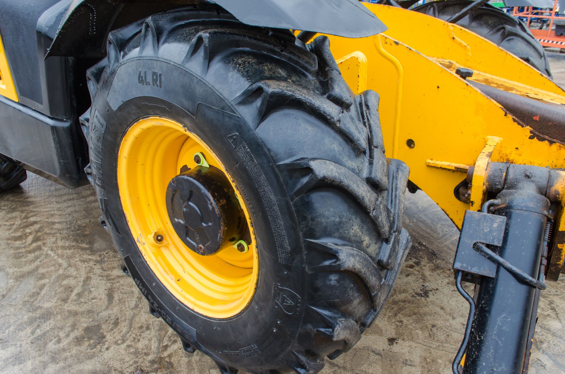 JCB 535-125 Hi-Viz 12.5 metre telescopic handler Year: 2014 S/N: 2341216 Recorded Hours: 3362 c/w - Image 16 of 23