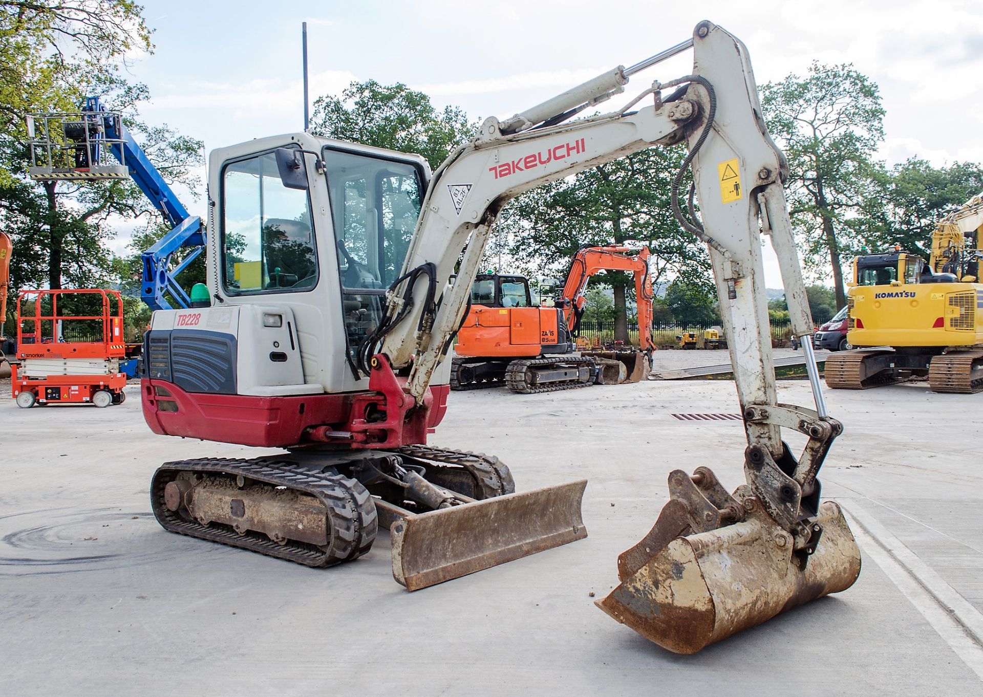 Takeuchi TB228 2.8 tonne rubber tracked mini excavator Year: 2015 S/N: 122804265 Recorded Hours: - Image 2 of 19