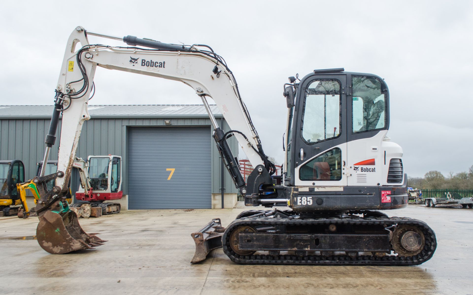 Bobcat E85 8.5 tonne rubber tracked midi excavator Year: 2014 S/N: 11964 Recorded Hours: 3612 blade, - Image 7 of 22