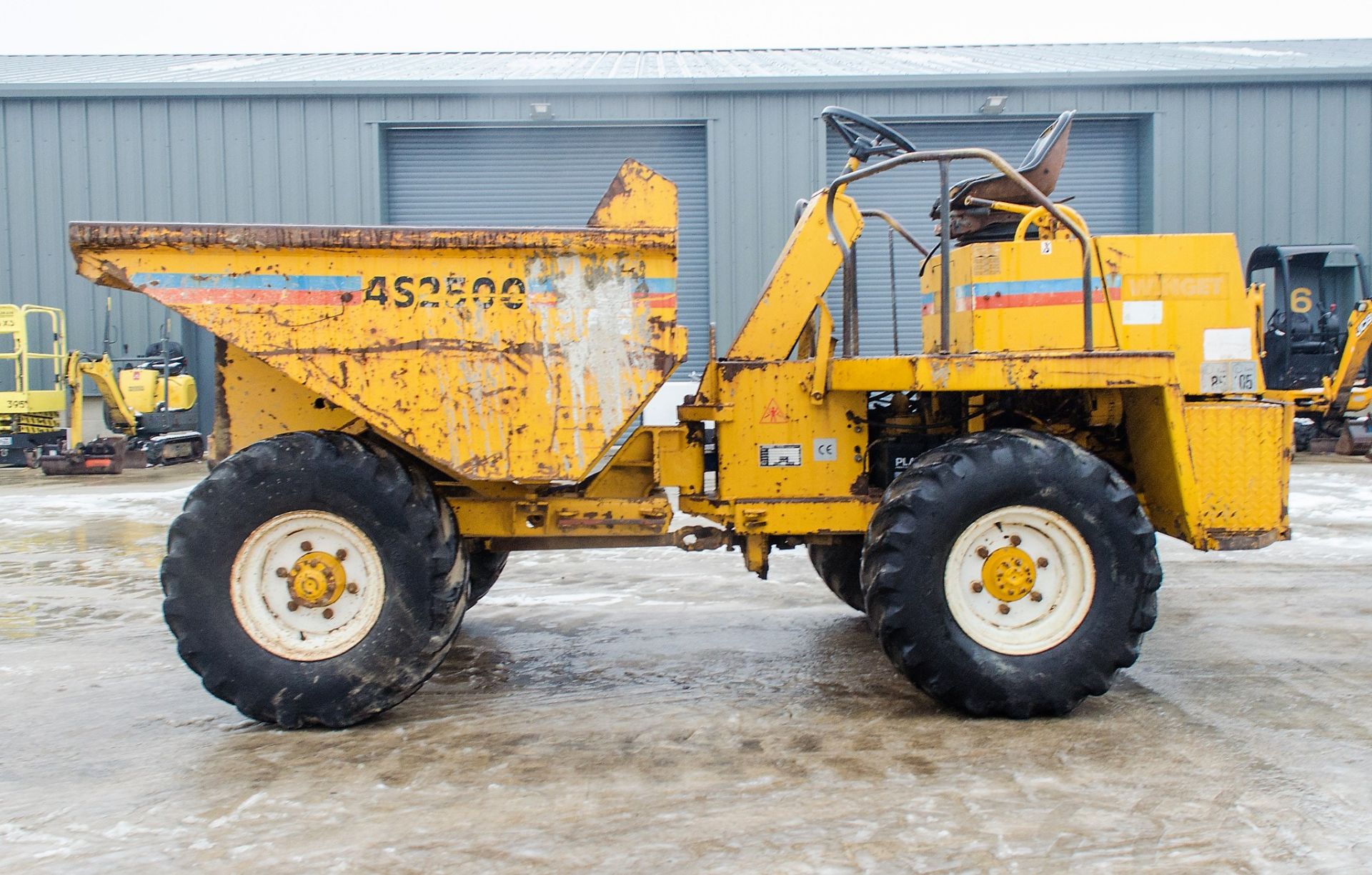 Winget 4S2500 2.5 tonne straight skip dumper Year: 1995 S/N: 25004 Recorded Hours: Not displayed ( - Image 7 of 23