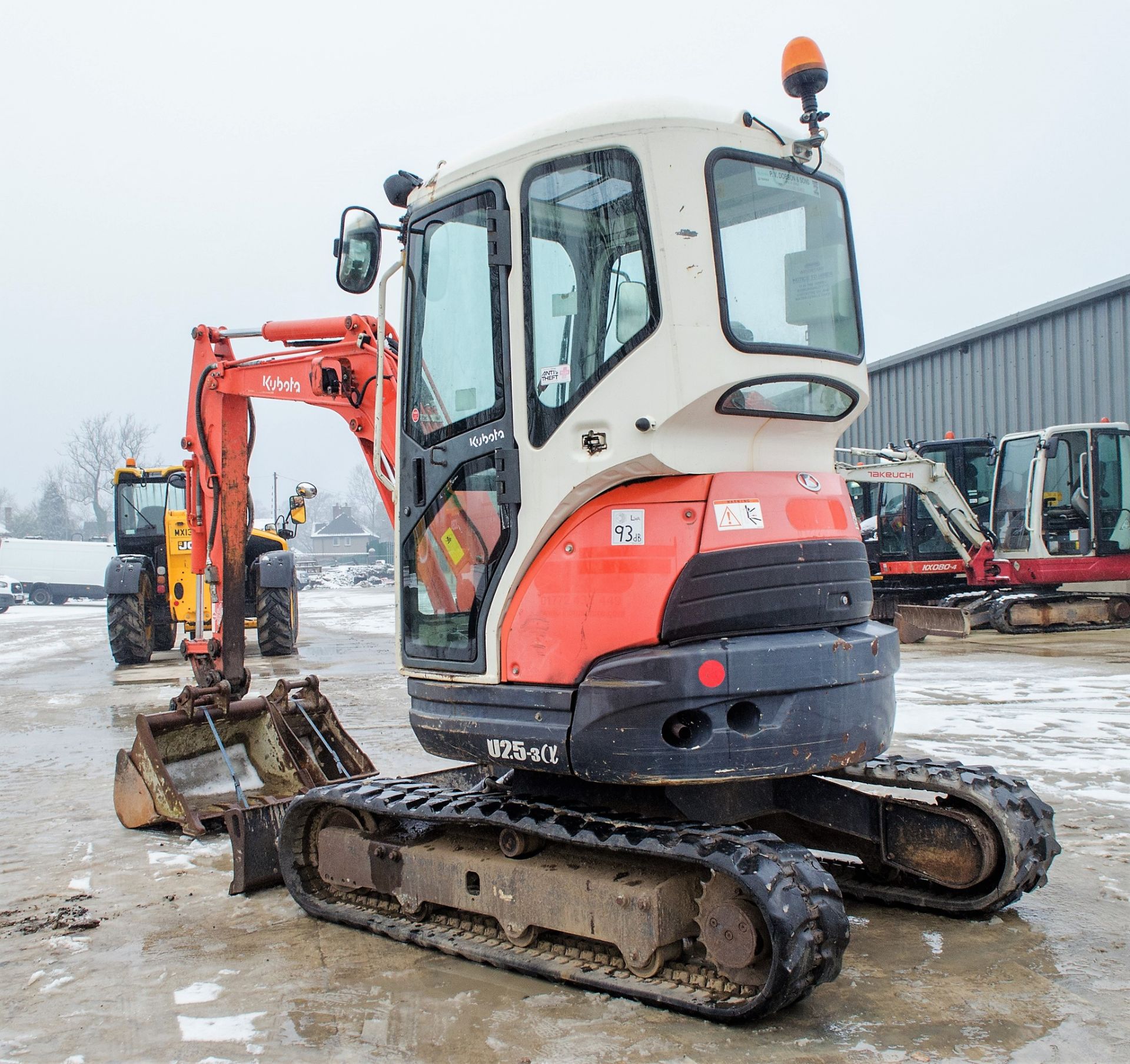 Kubota U25-3 2.5 tonne rubber tracked mini excavator Year: 2011 S/N: 24150 Recorded Hours: 4290 - Image 4 of 21