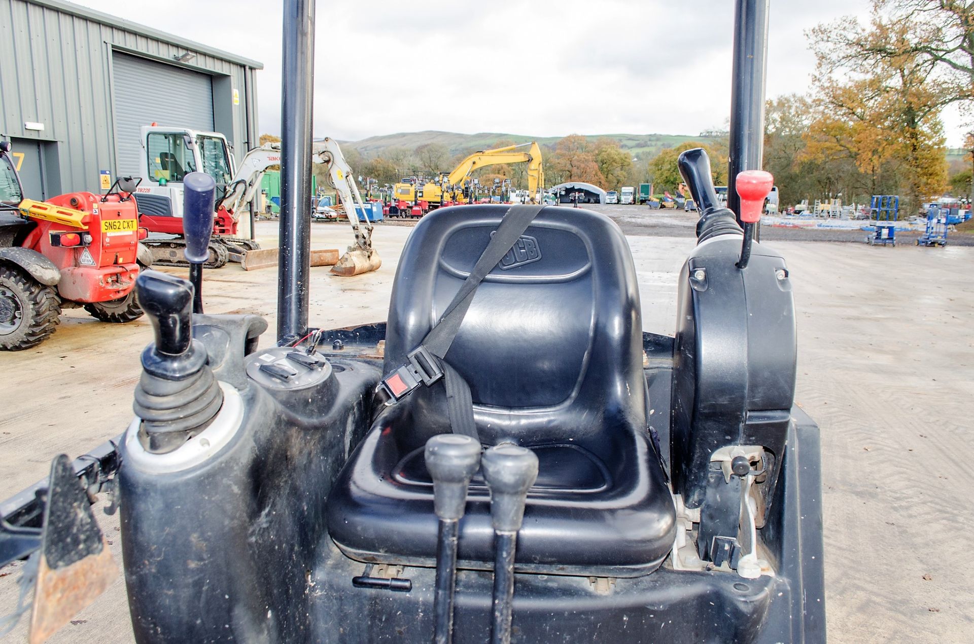 JCB 8014 CTS 1.5 tonne rubber tracked mini excavator Year: 2015 S/N: 2070994 Recorded Hours: 1325 - Image 18 of 21