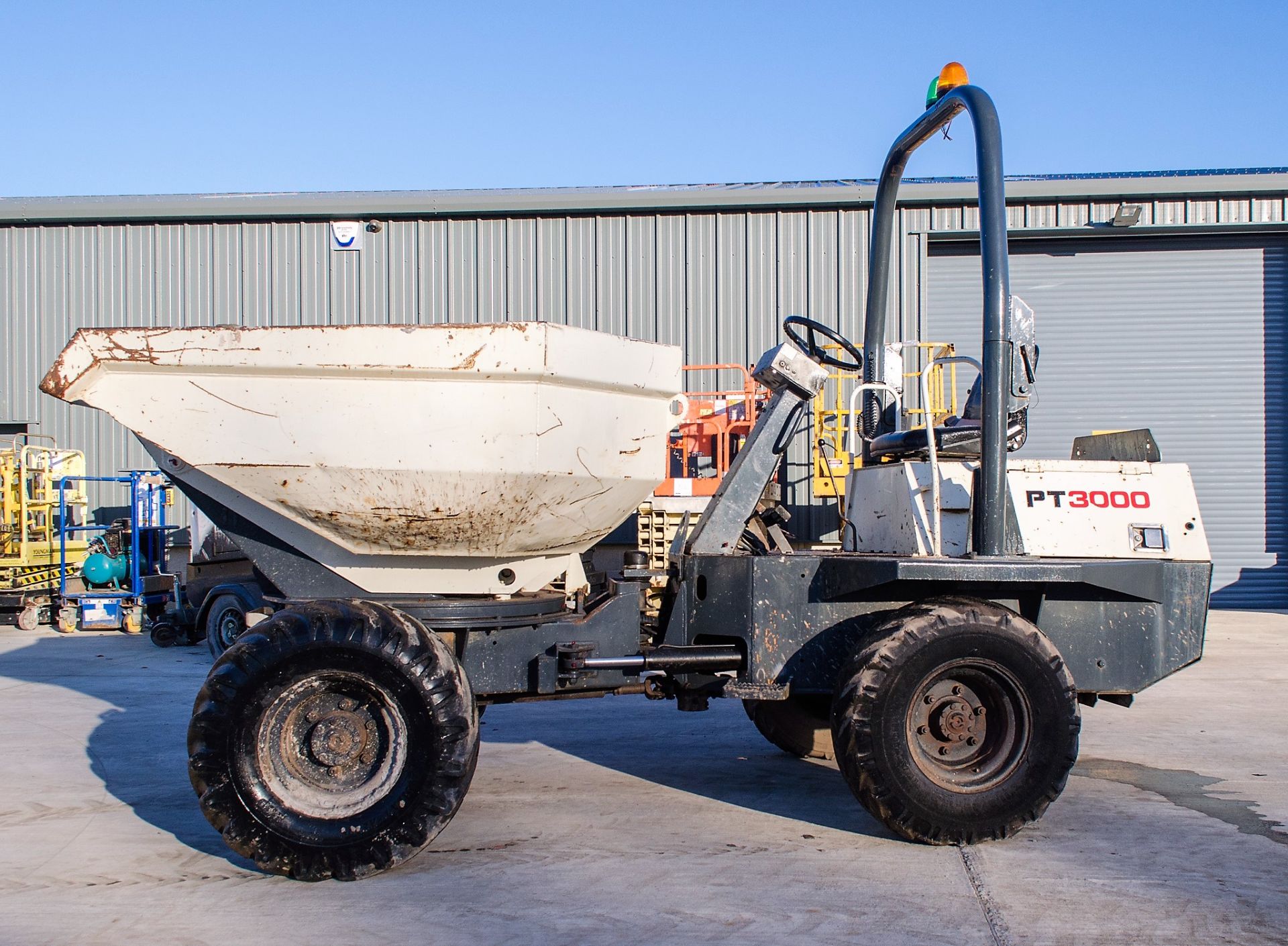 Benford 3 tonne swivel skip dumper Year: 2007 S/N: E710FS402 Recorded Hours: 3823 - Image 7 of 21