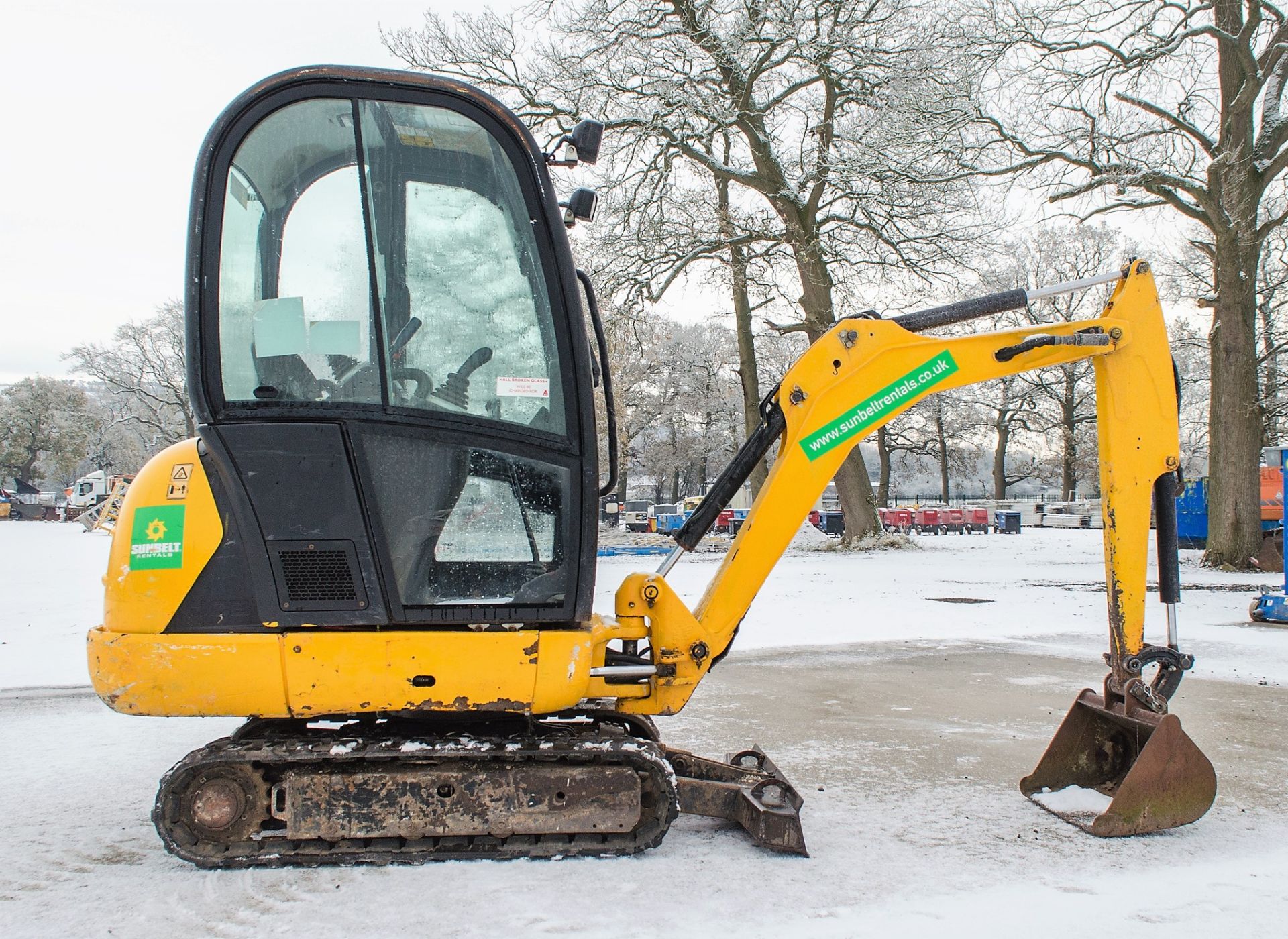 JCB 801.6 1.6 tonne rubber tracked mini excavator Year: 2014 S/N: 2071619 Recorded hours: 2201 - Image 8 of 20