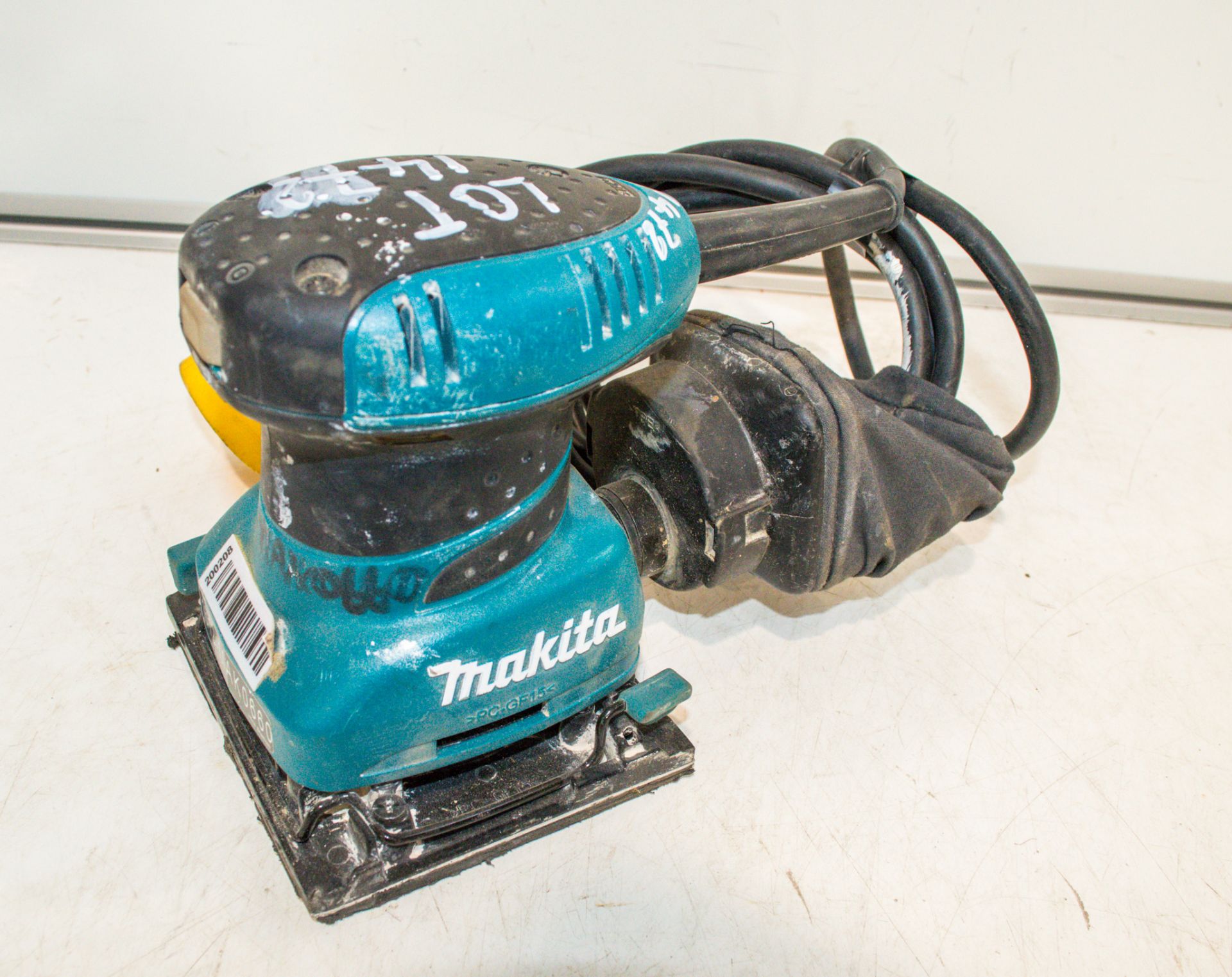 Makita B04556 110v finishing palm sander 1612-0660