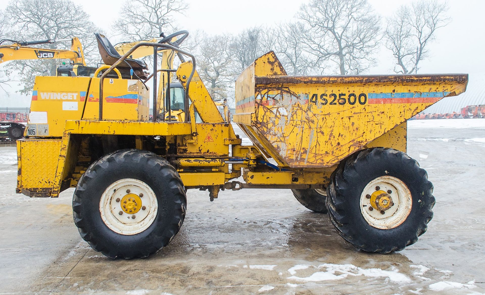 Winget 4S2500 2.5 tonne straight skip dumper Year: 1995 S/N: 25004 Recorded Hours: Not displayed ( - Image 8 of 23