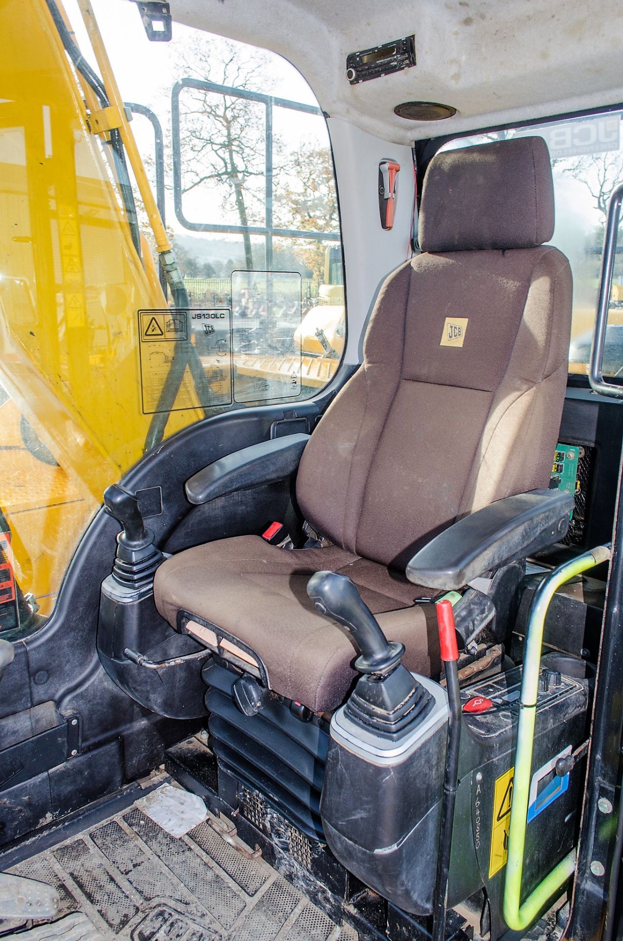 JCB JS130LC 13 tonne steel tracked excavator Year: 2014 - Image 24 of 28