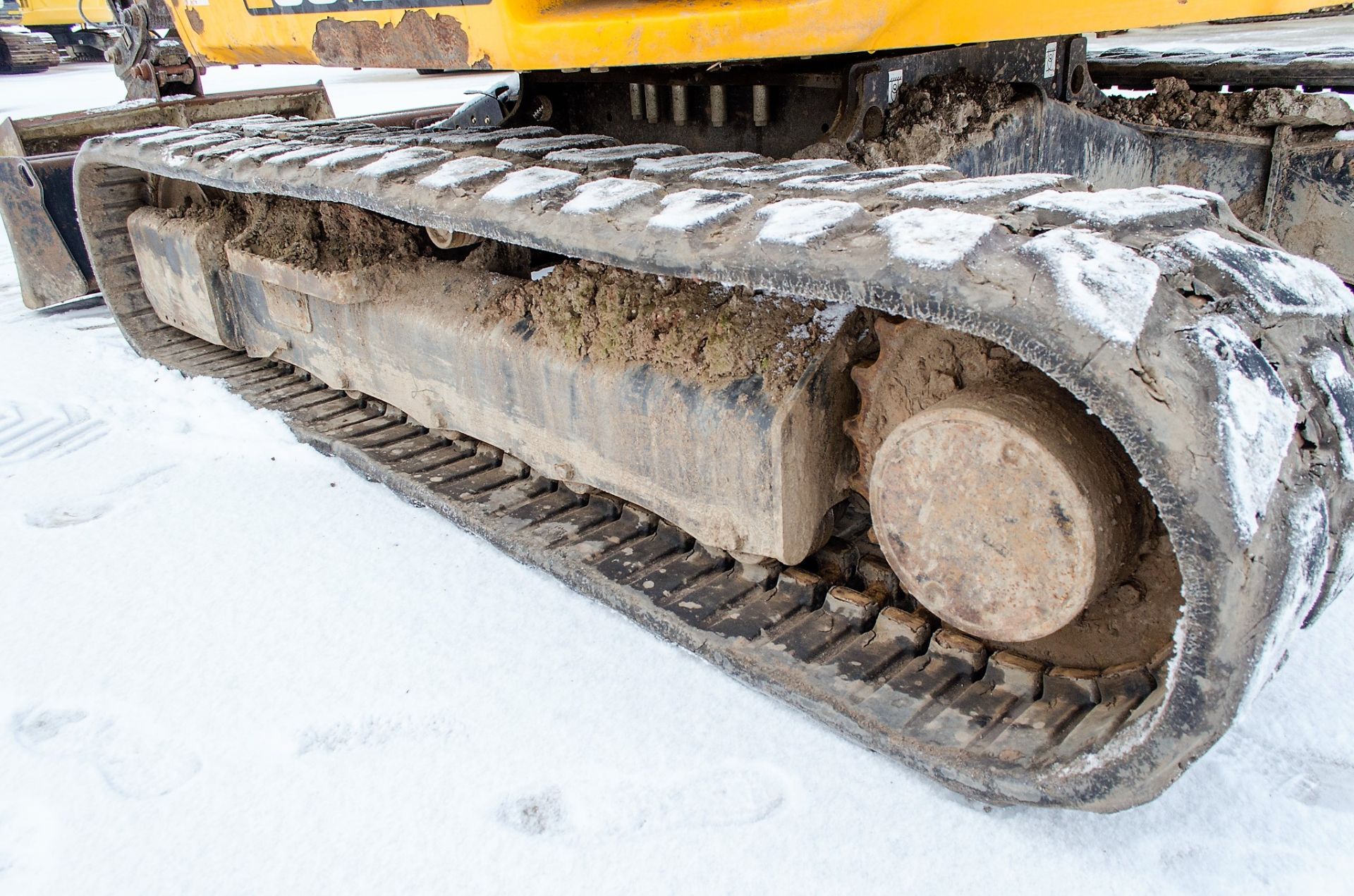 JCB 85Z-1 ECO 8.52 tonne rubber tracked midi excavator Year: 2015 S/N:2249118 Recorded hours: 3374 - Image 10 of 23