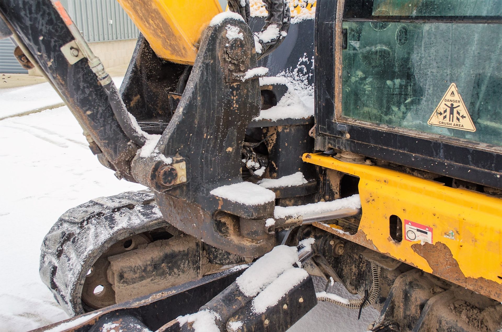 JCB 85Z-1 ECO 8.52 tonne rubber tracked midi excavator Year: 2015 S/N:2249118 Recorded hours: 3374 - Image 15 of 23