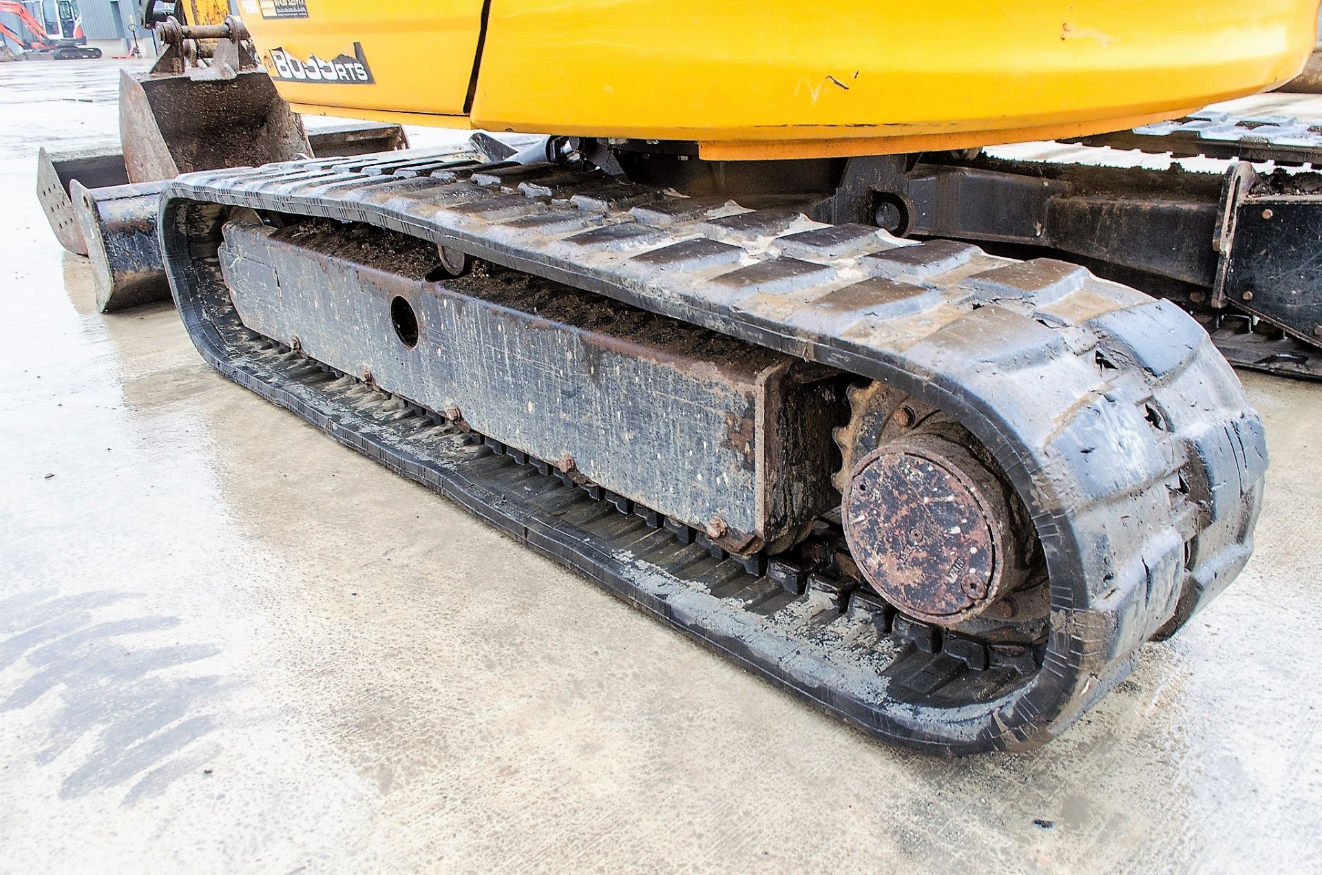 JCB 8055 RTS 5.5 tonne rubber tracked midi excavator Year: 2015 S/N: 2426200 Recorded hours: 2019 - Image 9 of 22