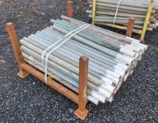 Stillage of various length scaffold poles