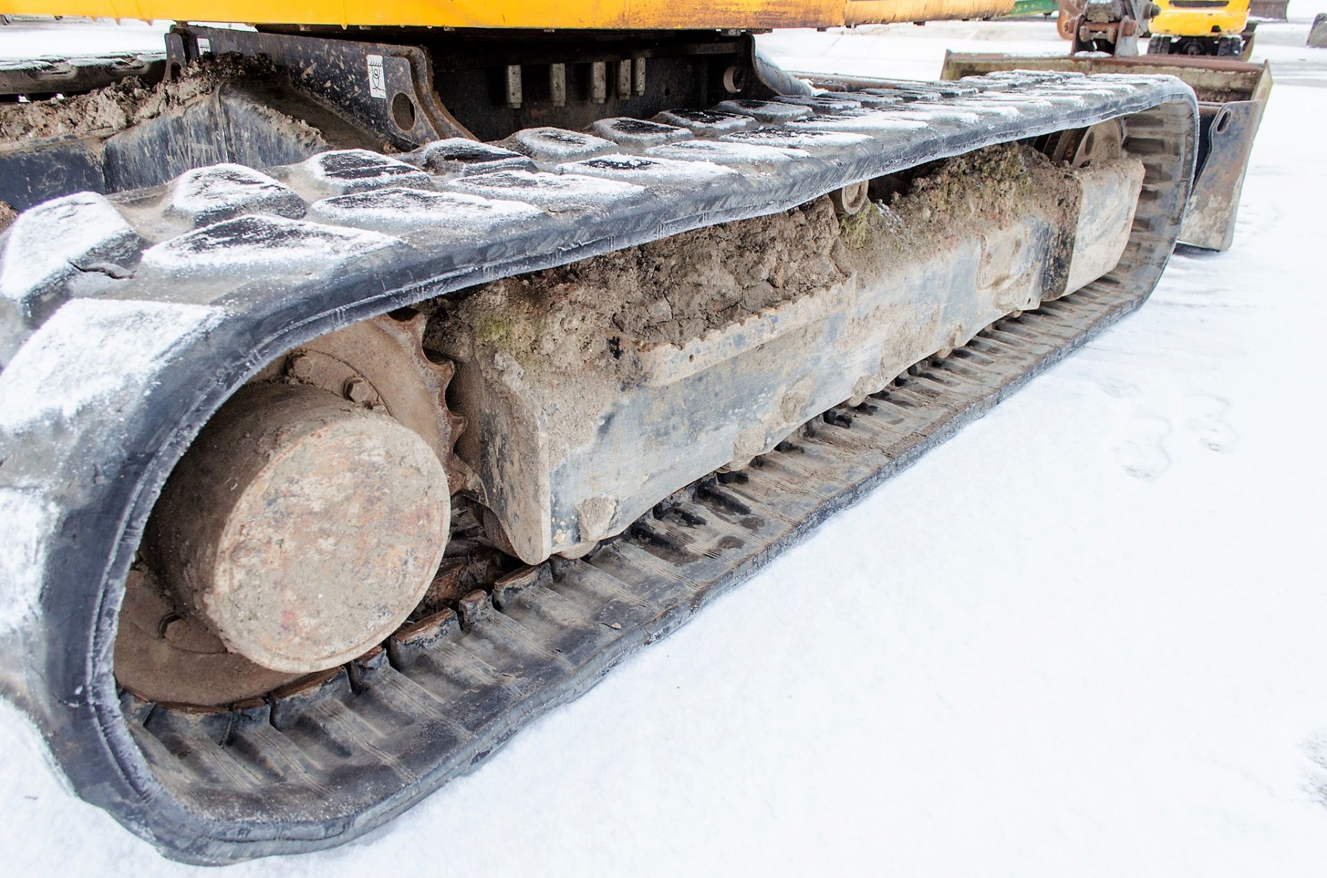 JCB 85Z-1 ECO 8.52 tonne rubber tracked midi excavator Year: 2015 S/N:2249118 Recorded hours: 3374 - Image 9 of 23