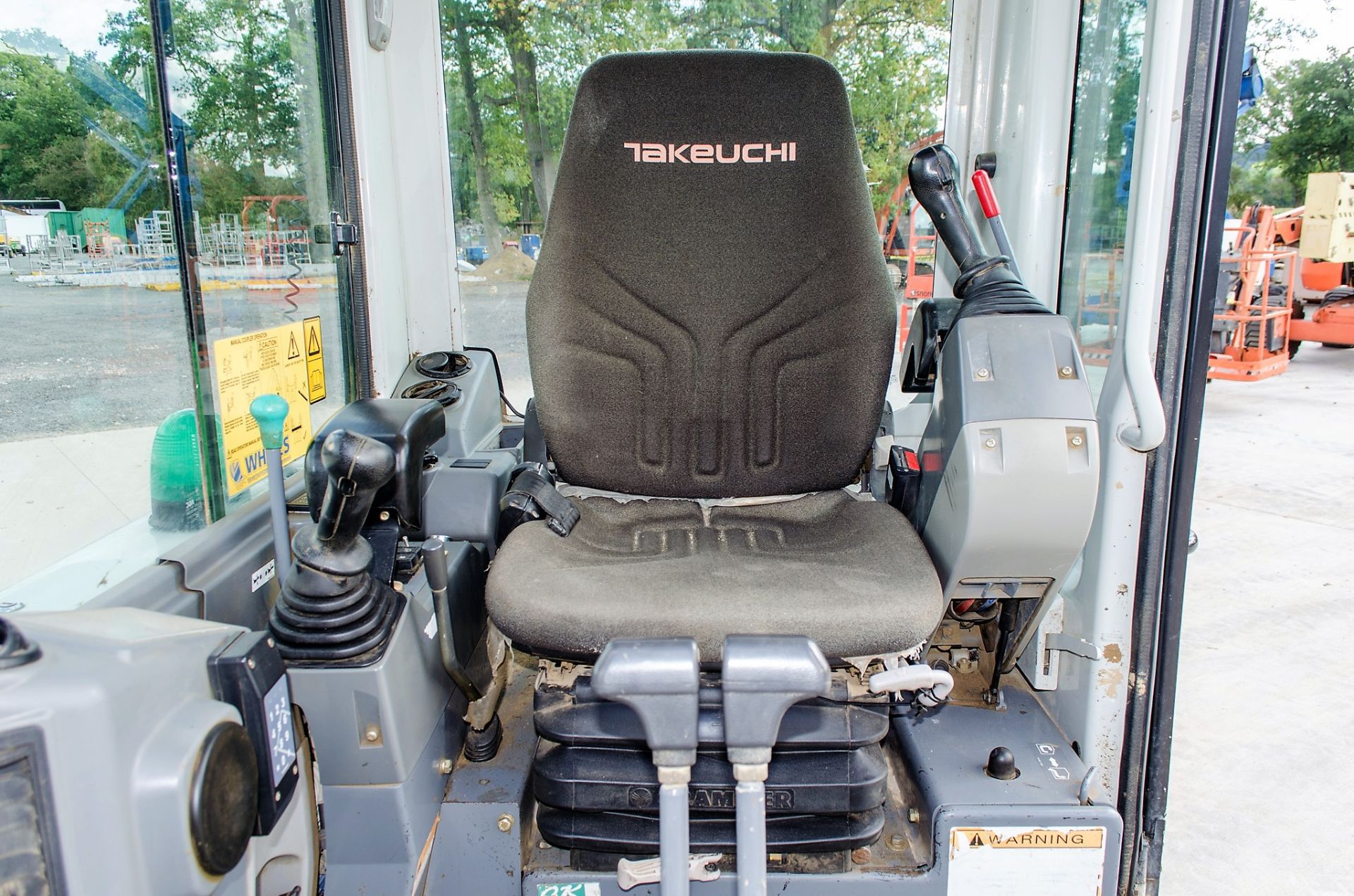 Takeuchi TB228 2.8 tonne rubber tracked mini excavator Year: 2015 S/N: 122804265 Recorded Hours: - Image 18 of 19