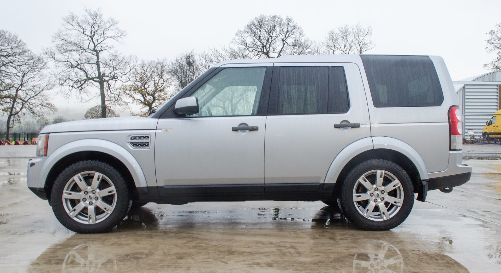 Land Rover Discovery 4 GS 3.0 TDV6 auto 5 door 4wd estate car  Registration Number: OE 11 RYH - Image 7 of 28