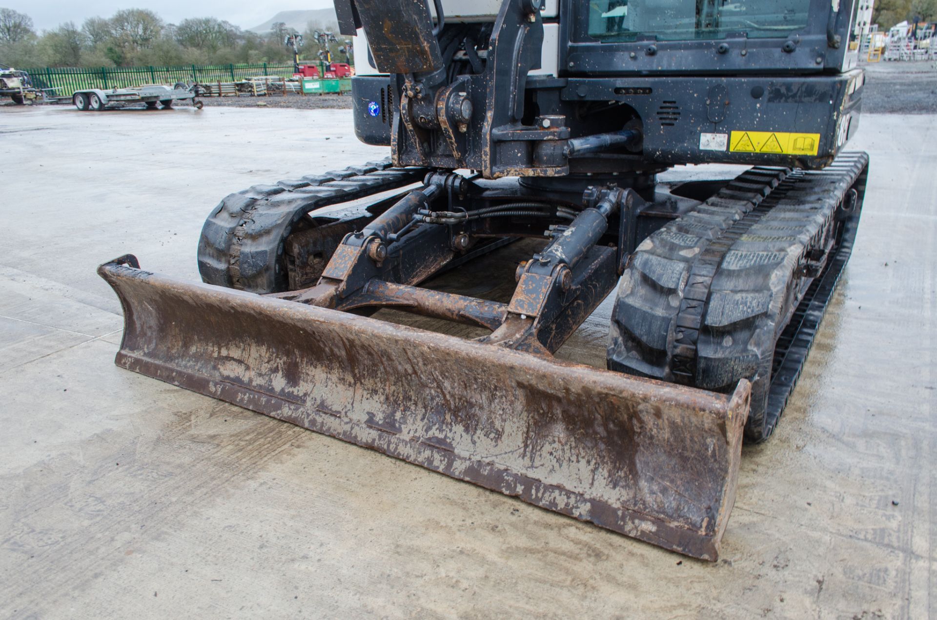 Bobcat E85 8.5 tonne rubber tracked midi excavator Year: 2014 S/N: 11964 Recorded Hours: 3612 blade, - Image 11 of 22