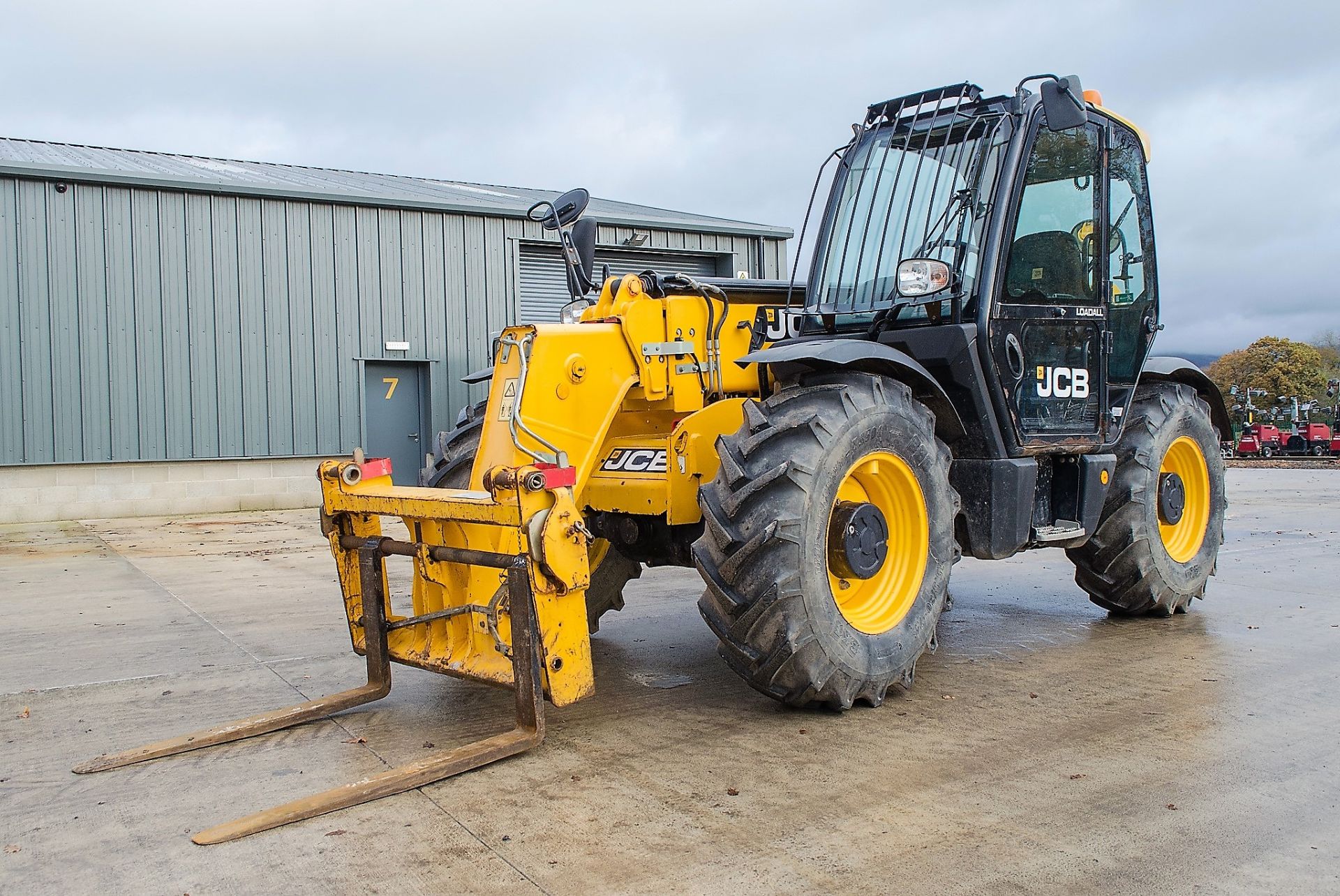 JCB 535-95 9.5 metre telescopic handler Year: 2013 S/N: 2176978 Recorded Hours: 4641 c/w joystick