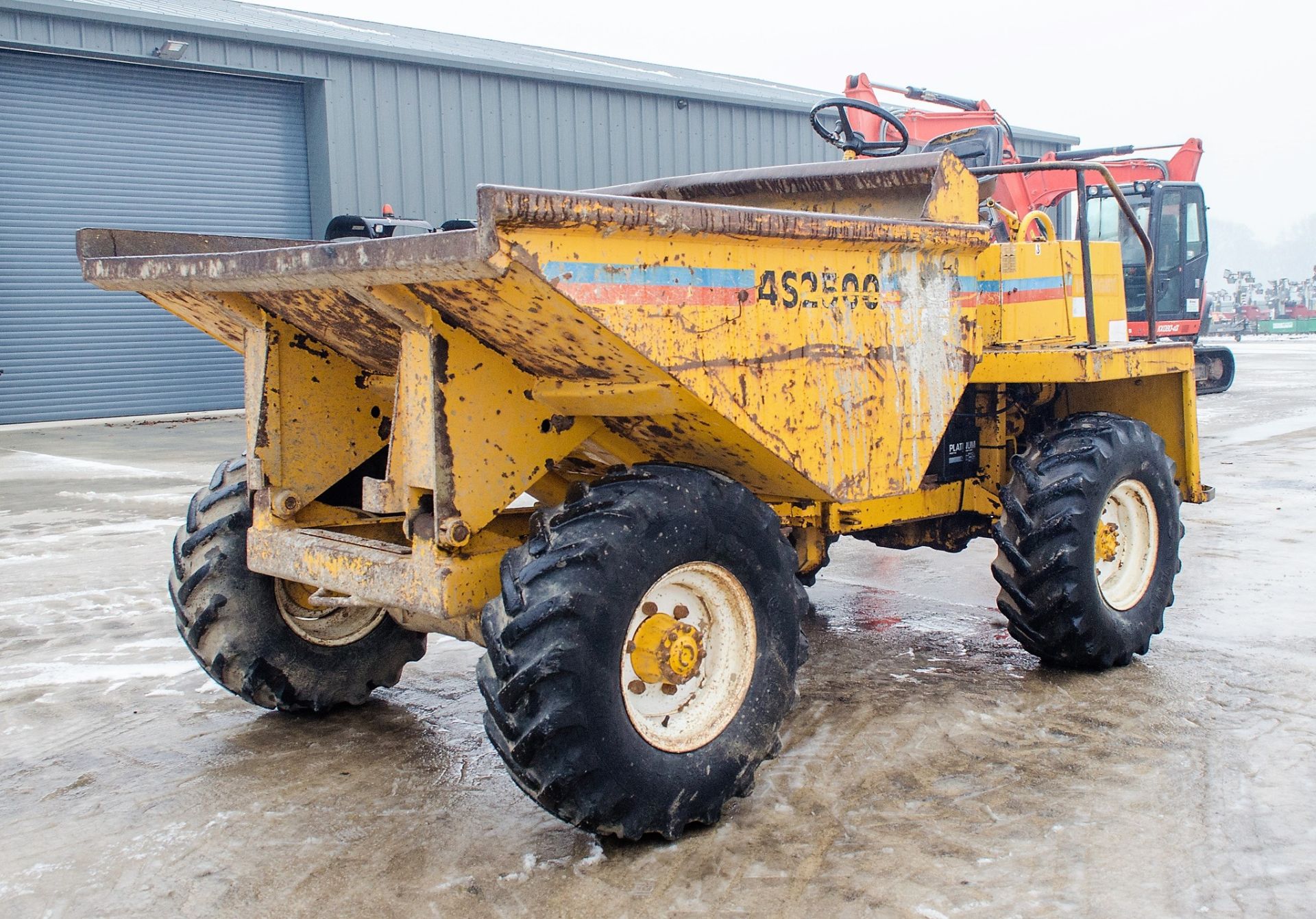 Winget 4S2500 2.5 tonne straight skip dumper Year: 1995 S/N: 25004 Recorded Hours: Not displayed (