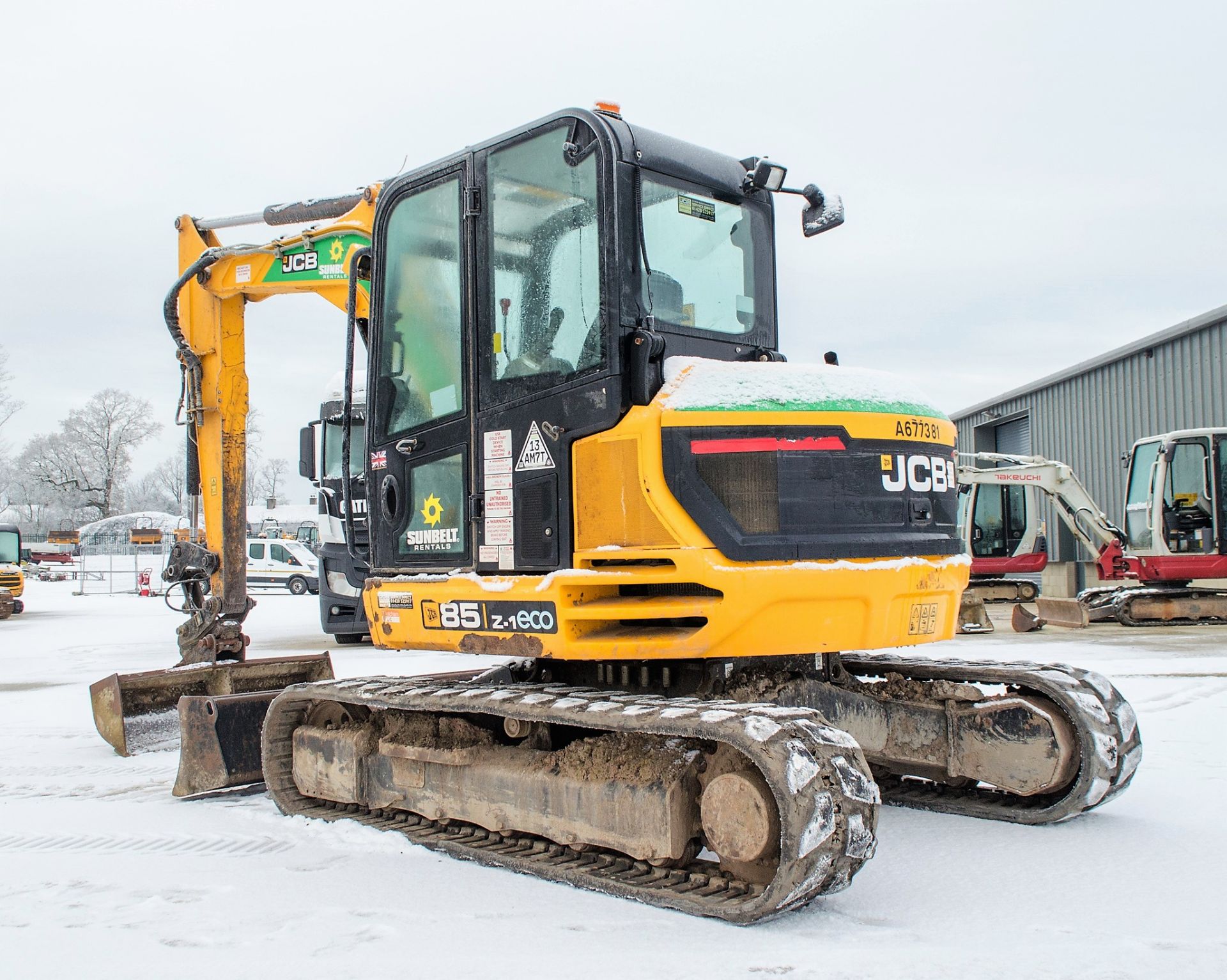 JCB 85Z-1 ECO 8.52 tonne rubber tracked midi excavator Year: 2015 S/N:2249118 Recorded hours: 3374 - Image 4 of 23
