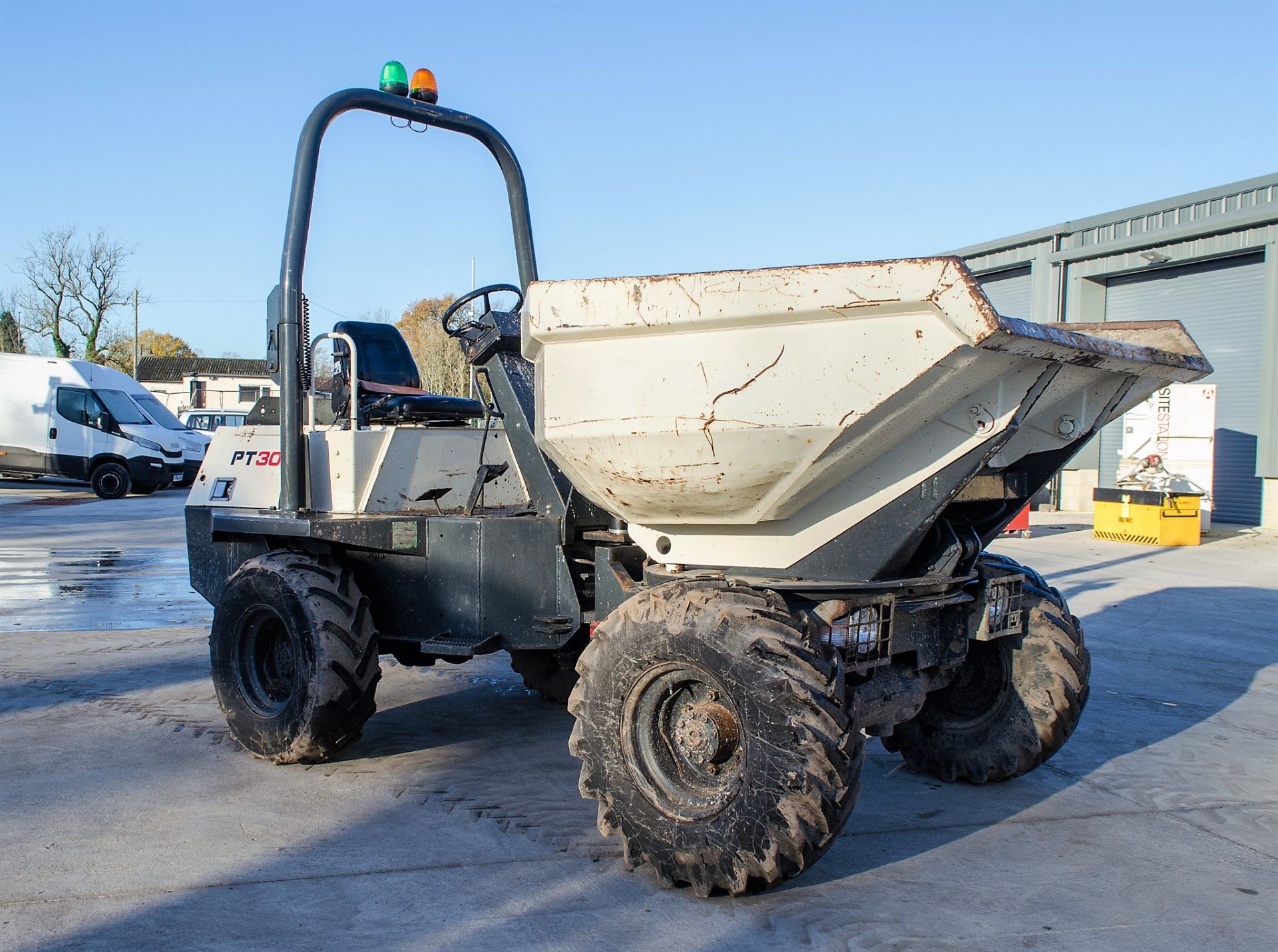 Benford 3 tonne swivel skip dumper Year: 2007 S/N: E710FS402 Recorded Hours: 3823 - Image 2 of 21