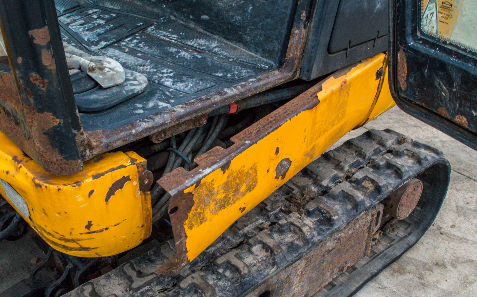 JCB 801.8 CTS 1.8 tonne rubber tracked mini excavator Year: 2011 S/N: 2051643 Recorded hours: 2505 - Image 21 of 23