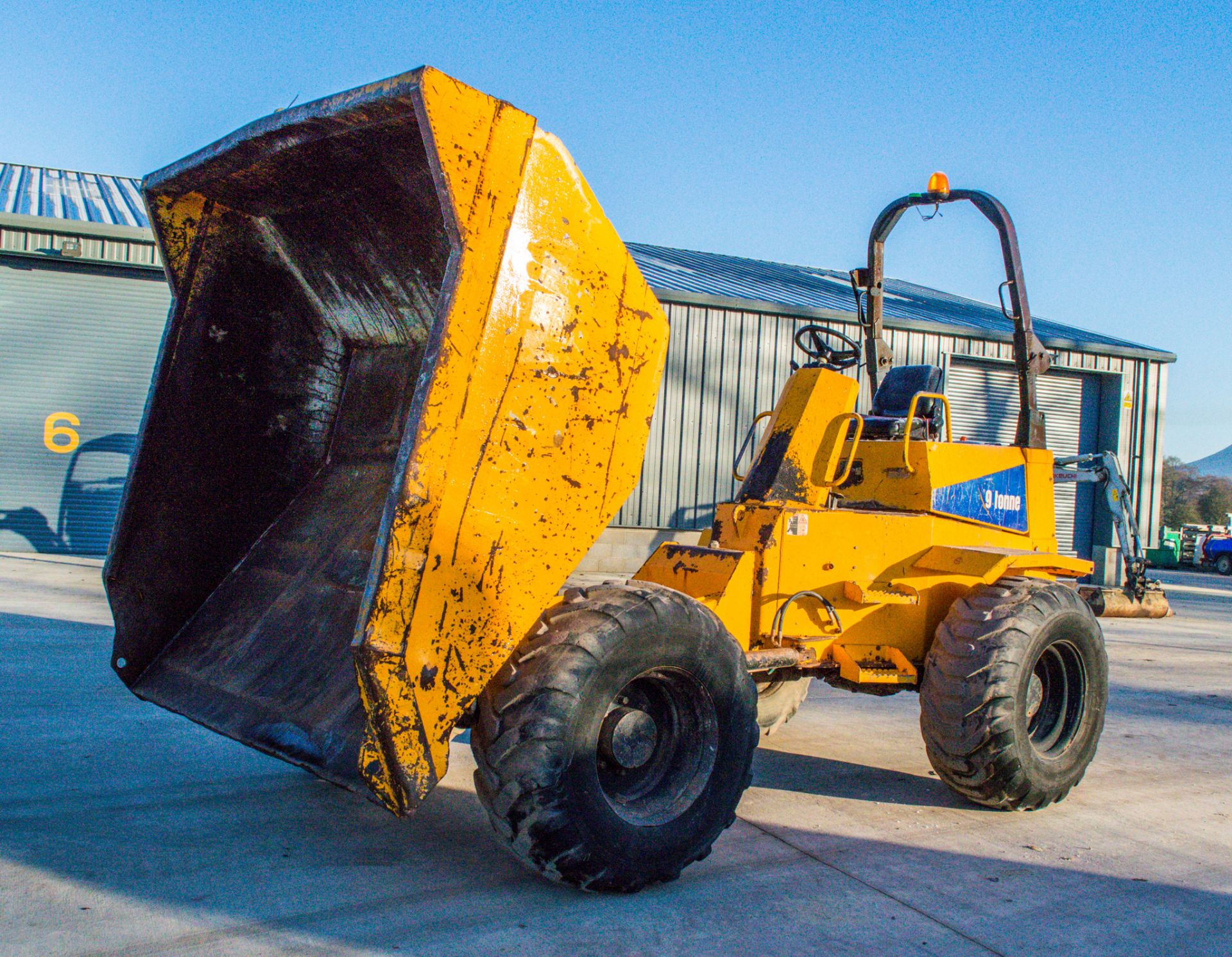 Thwaites 9 tonne straight skip dumper Year: 2007 S/N: B3679 Recorded Hours: 4328 1911 - Image 7 of 17