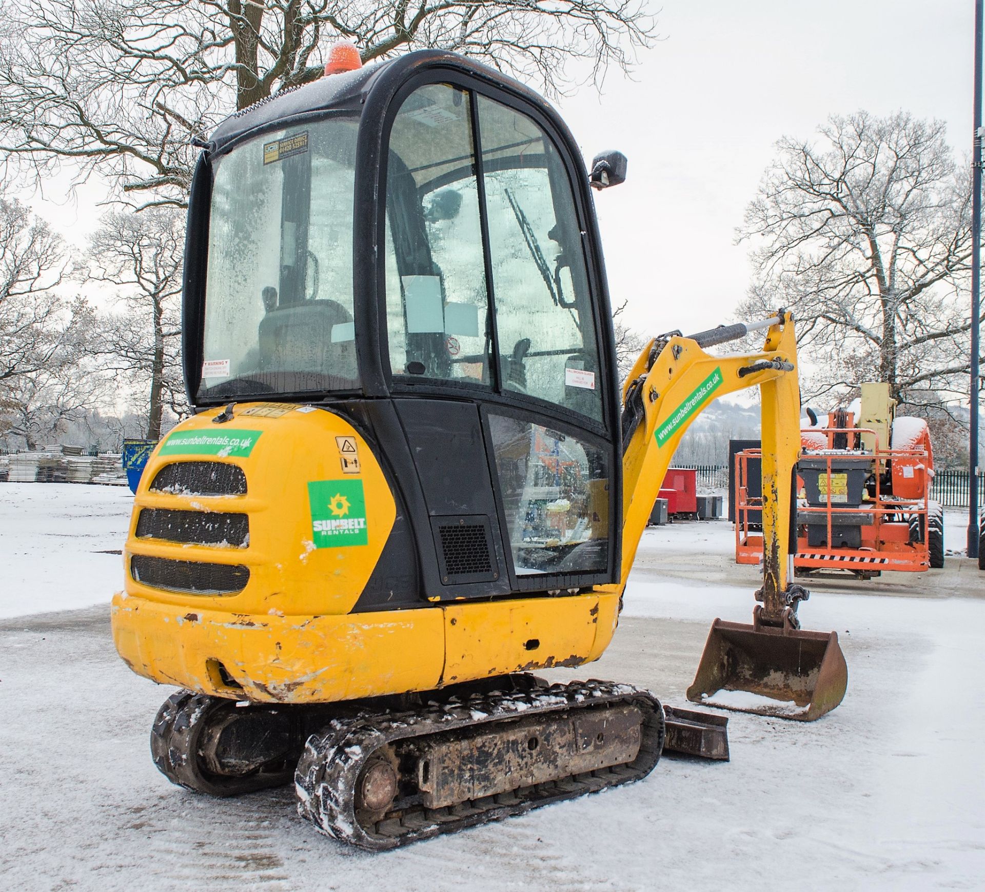 JCB 801.6 1.6 tonne rubber tracked mini excavator Year: 2014 S/N: 2071619 Recorded hours: 2201 - Image 3 of 20