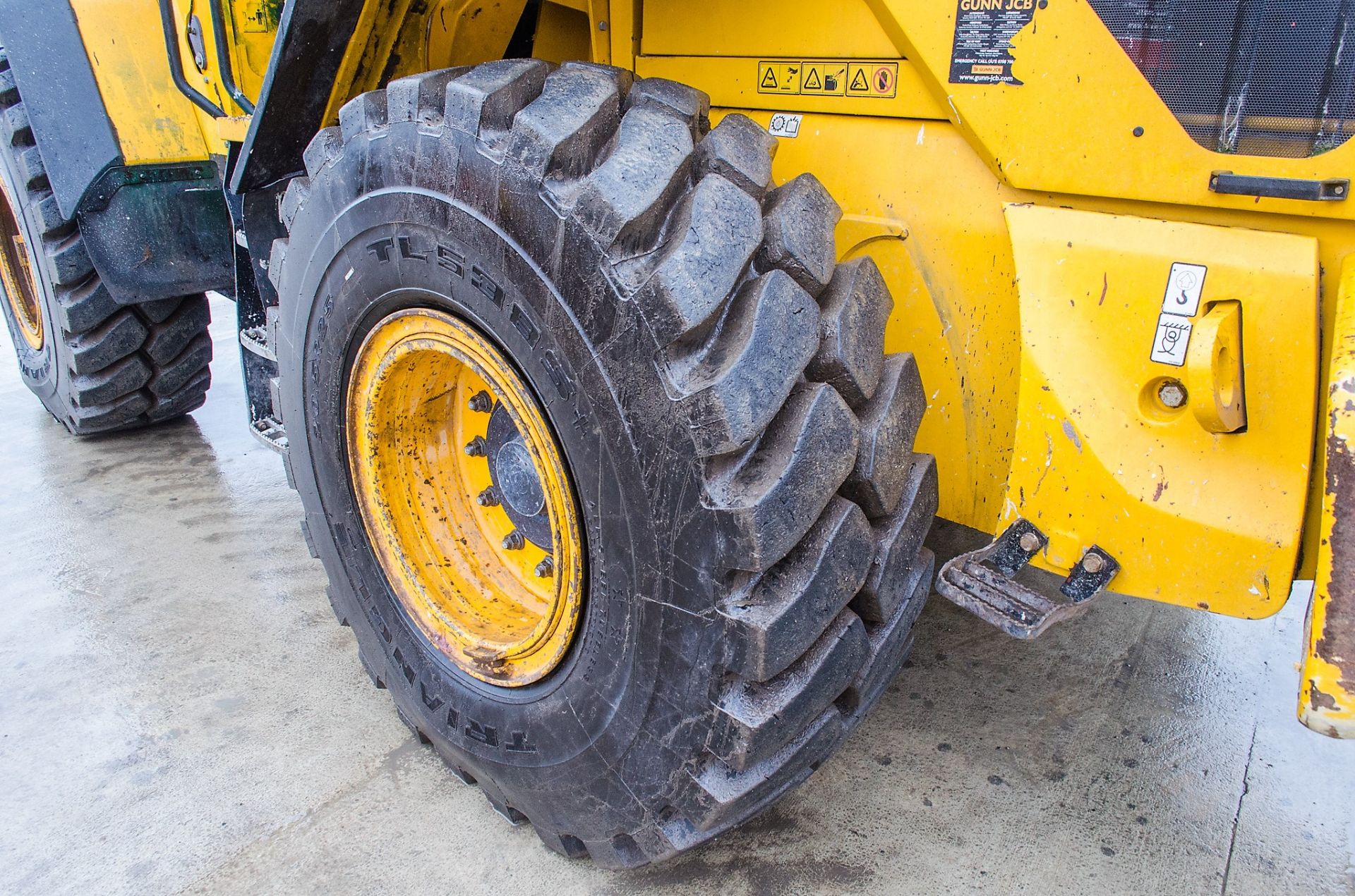 JCB 437 HT Wastemaster wheel loader Year: 2014 S/N: 2313096 Recorded Hours: 9841 c/w air - Image 14 of 24