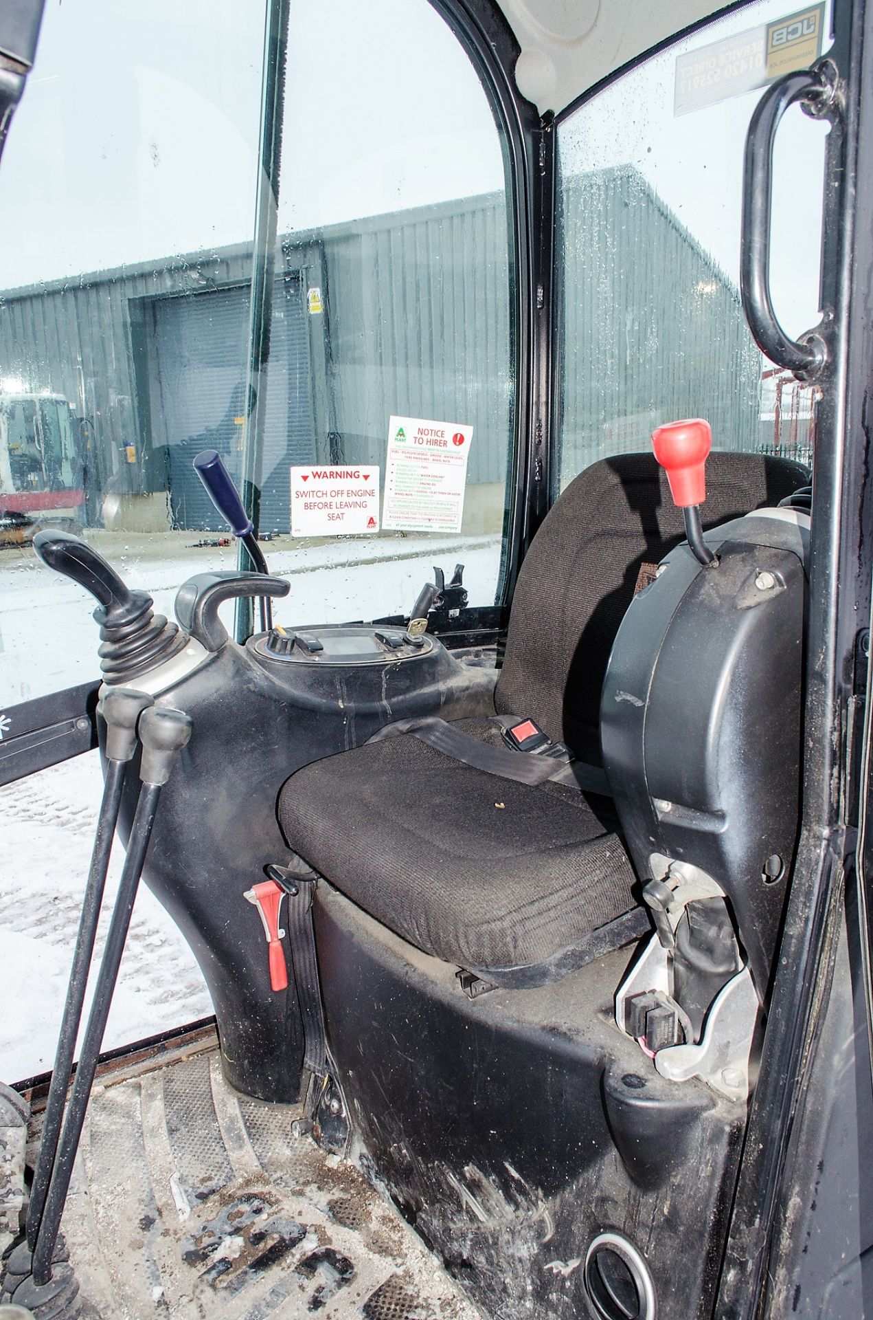 JCB 801.6 1.6 tonne rubber tracked mini excavator Year: 2014 S/N: 2071619 Recorded hours: 2201 - Image 17 of 20