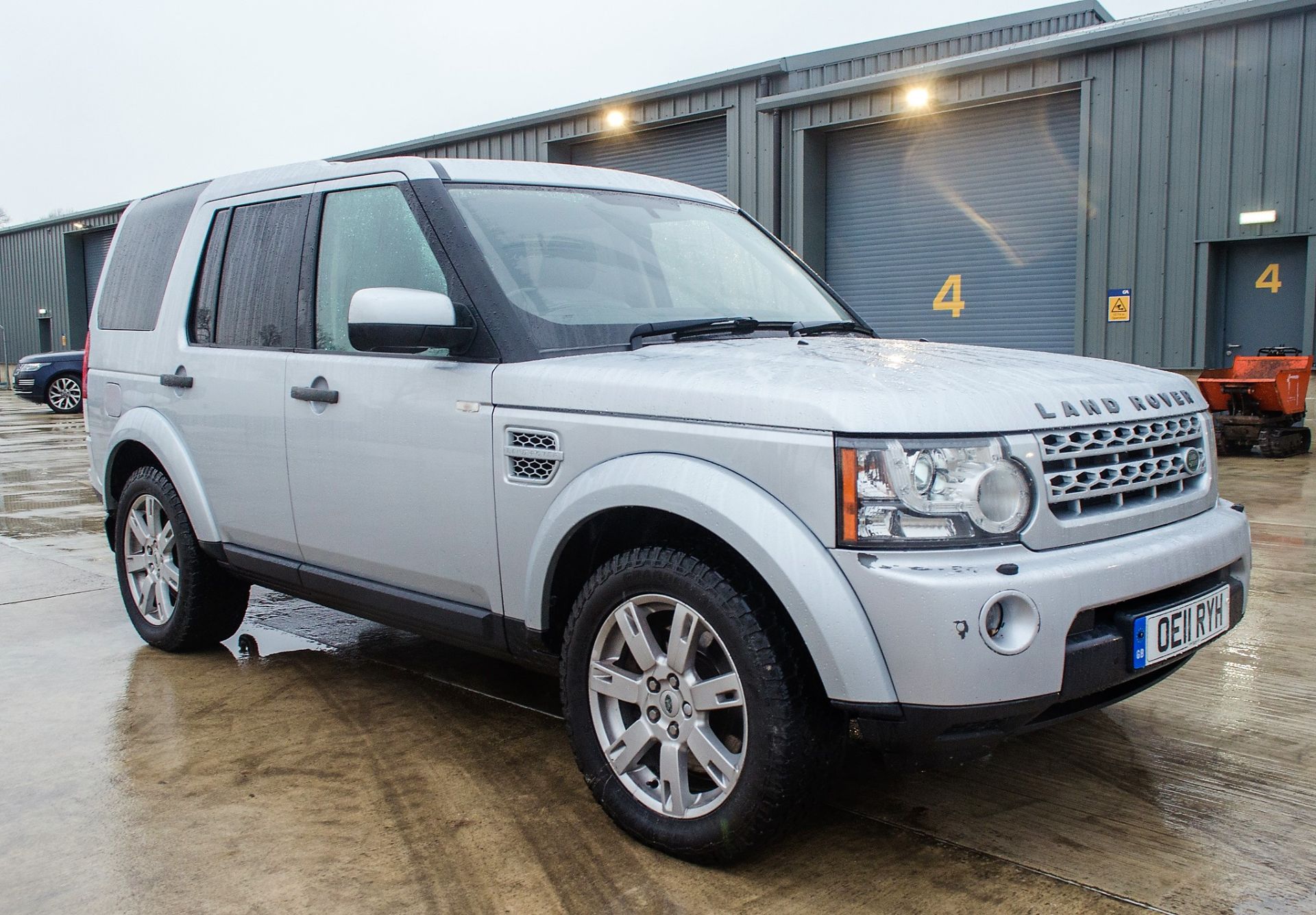 Land Rover Discovery 4 GS 3.0 TDV6 auto 5 door 4wd estate car  Registration Number: OE 11 RYH - Image 2 of 28