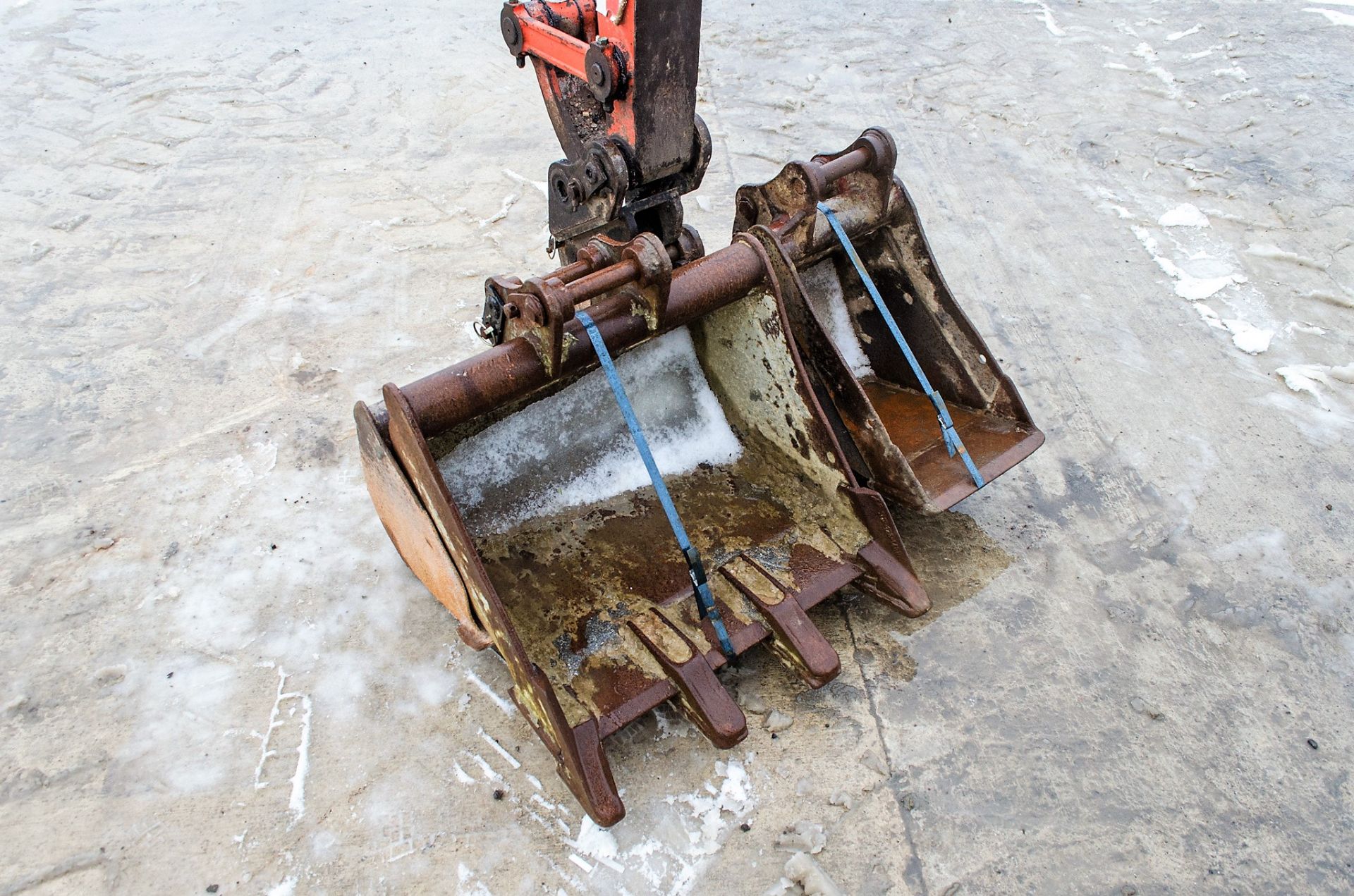 Kubota U25-3 2.5 tonne rubber tracked mini excavator Year: 2011 S/N: 24150 Recorded Hours: 4290 - Image 13 of 21