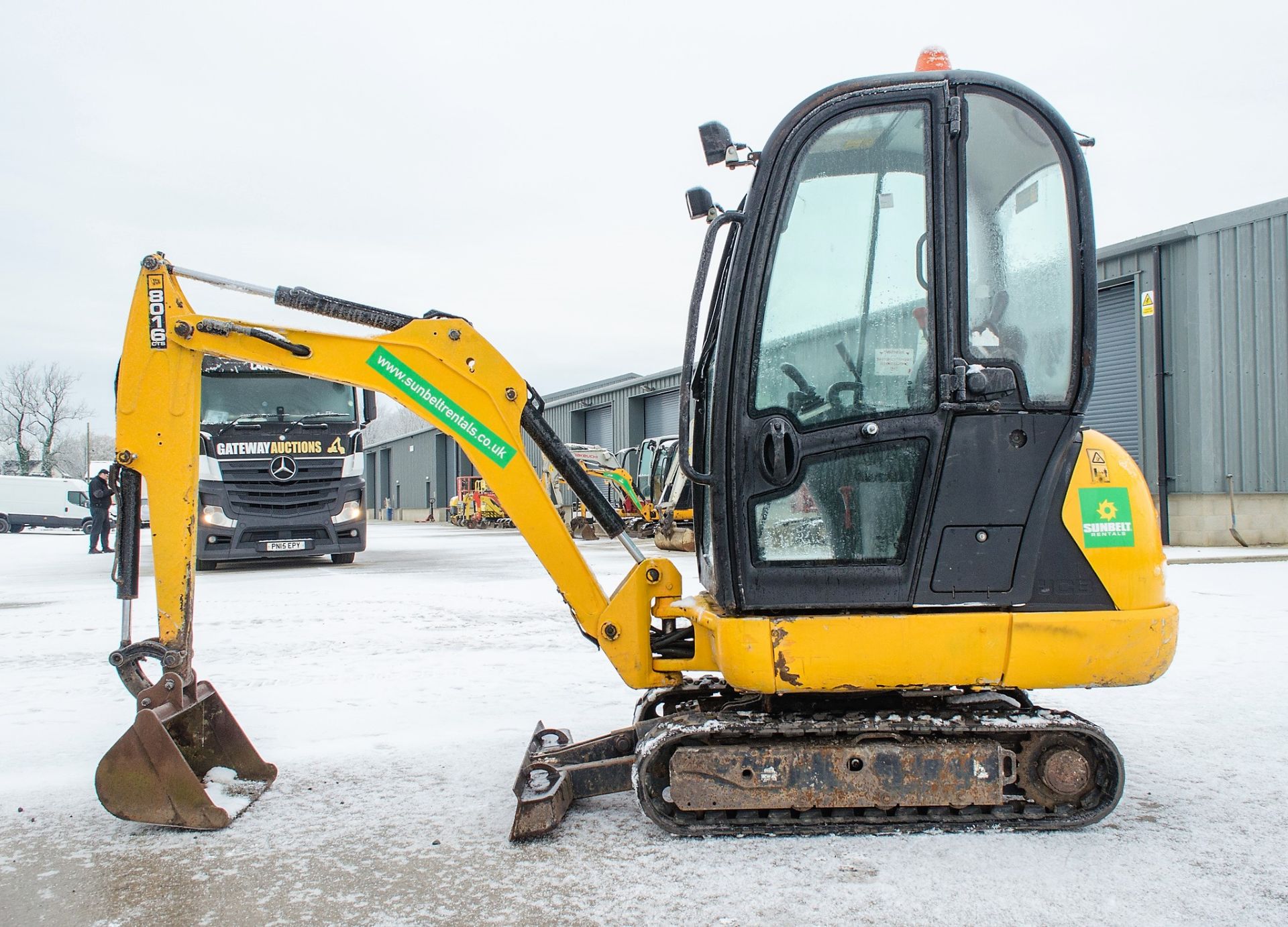 JCB 801.6 1.6 tonne rubber tracked mini excavator Year: 2014 S/N: 2071619 Recorded hours: 2201 - Image 7 of 20