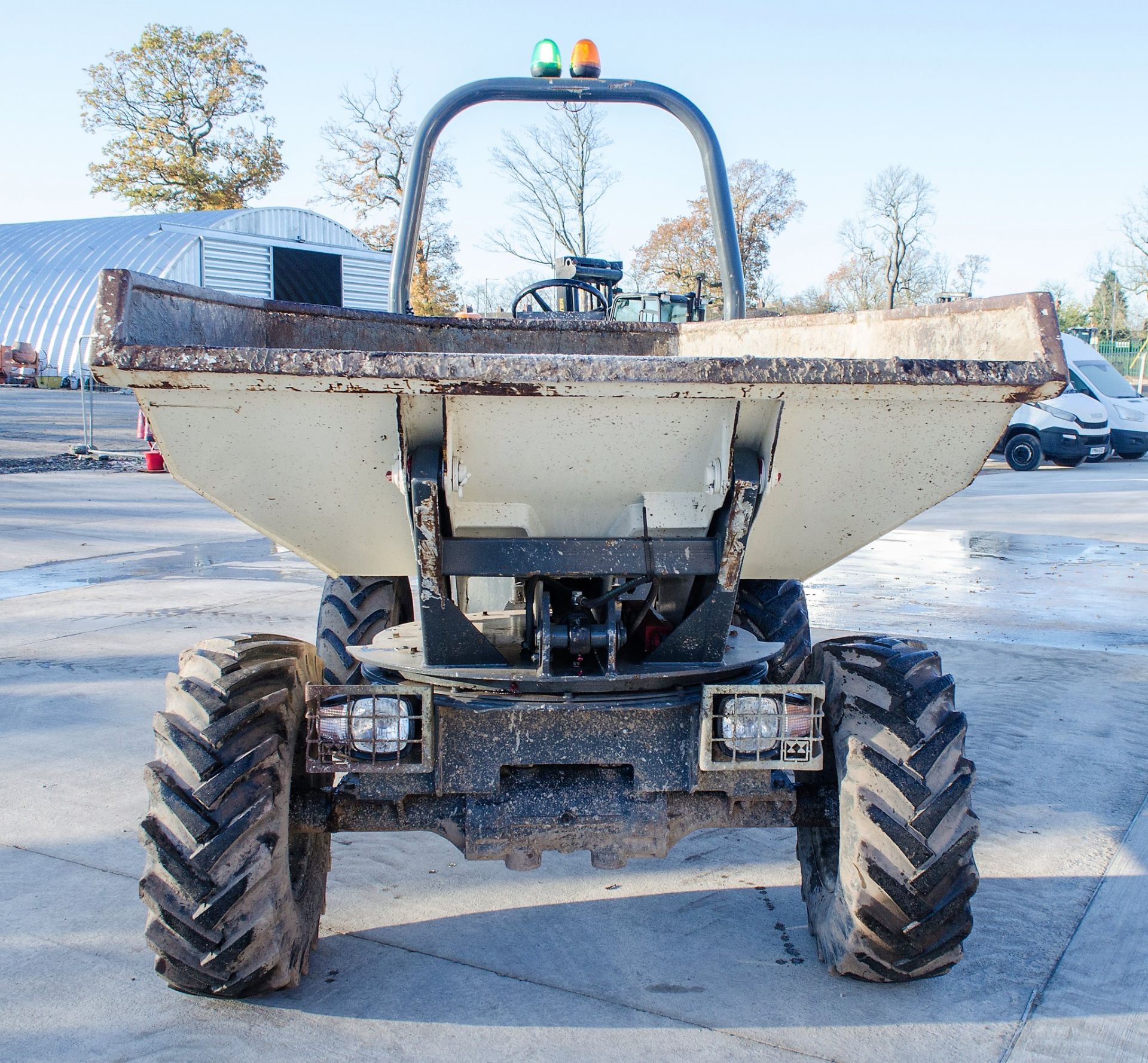 Benford 3 tonne swivel skip dumper Year: 2007 S/N: E710FS402 Recorded Hours: 3823 - Image 5 of 21