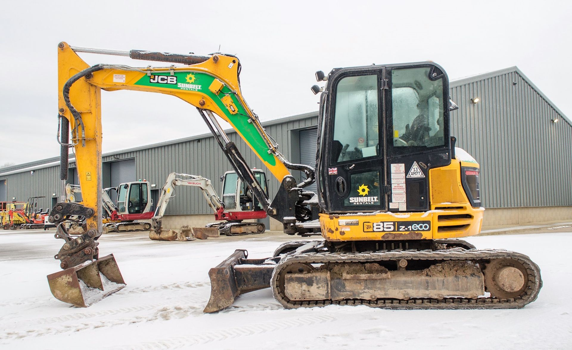 JCB 85Z-1 ECO 8.52 tonne rubber tracked midi excavator Year: 2015 S/N:2249118 Recorded hours: 3374 - Image 7 of 23