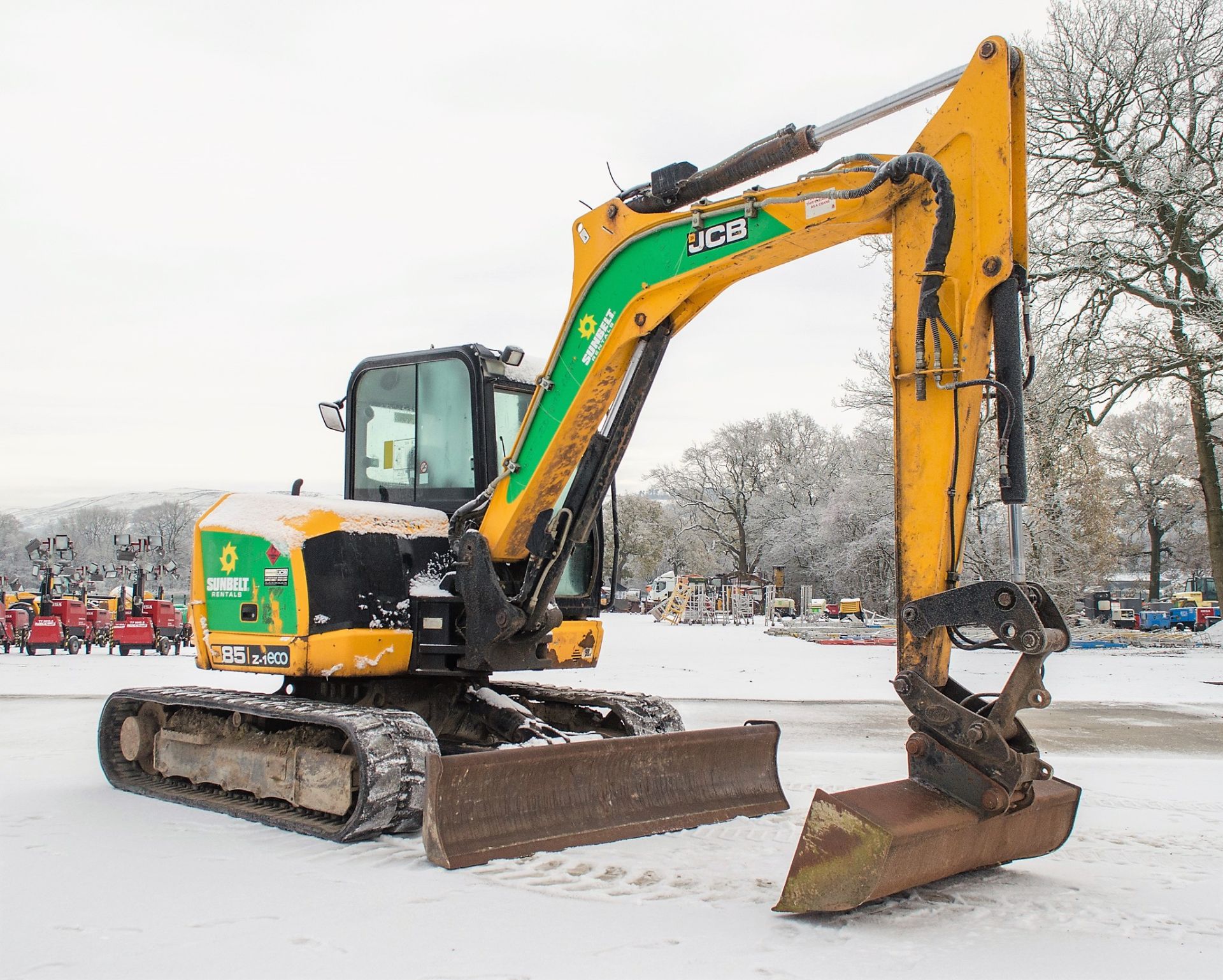 JCB 85Z-1 ECO 8.52 tonne rubber tracked midi excavator Year: 2015 S/N:2249118 Recorded hours: 3374 - Image 2 of 23