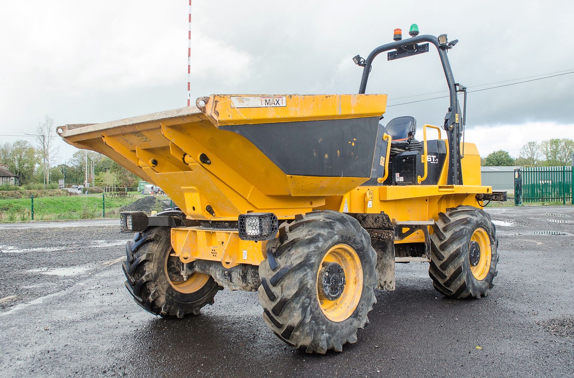 JCB 6T-1 6 tonne swivel skip dumper Year: 2018 S/N: 2561591 Recorded Hours: 1146 c/w camera Reg: