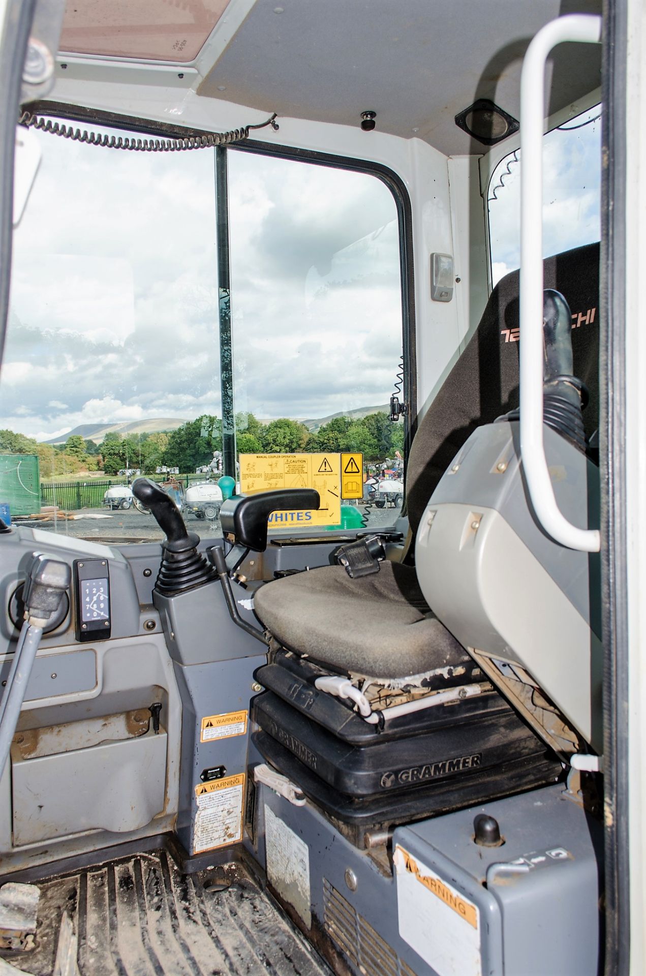 Takeuchi TB228 2.8 tonne rubber tracked mini excavator Year: 2015 S/N: 122804265 Recorded Hours: - Image 17 of 19