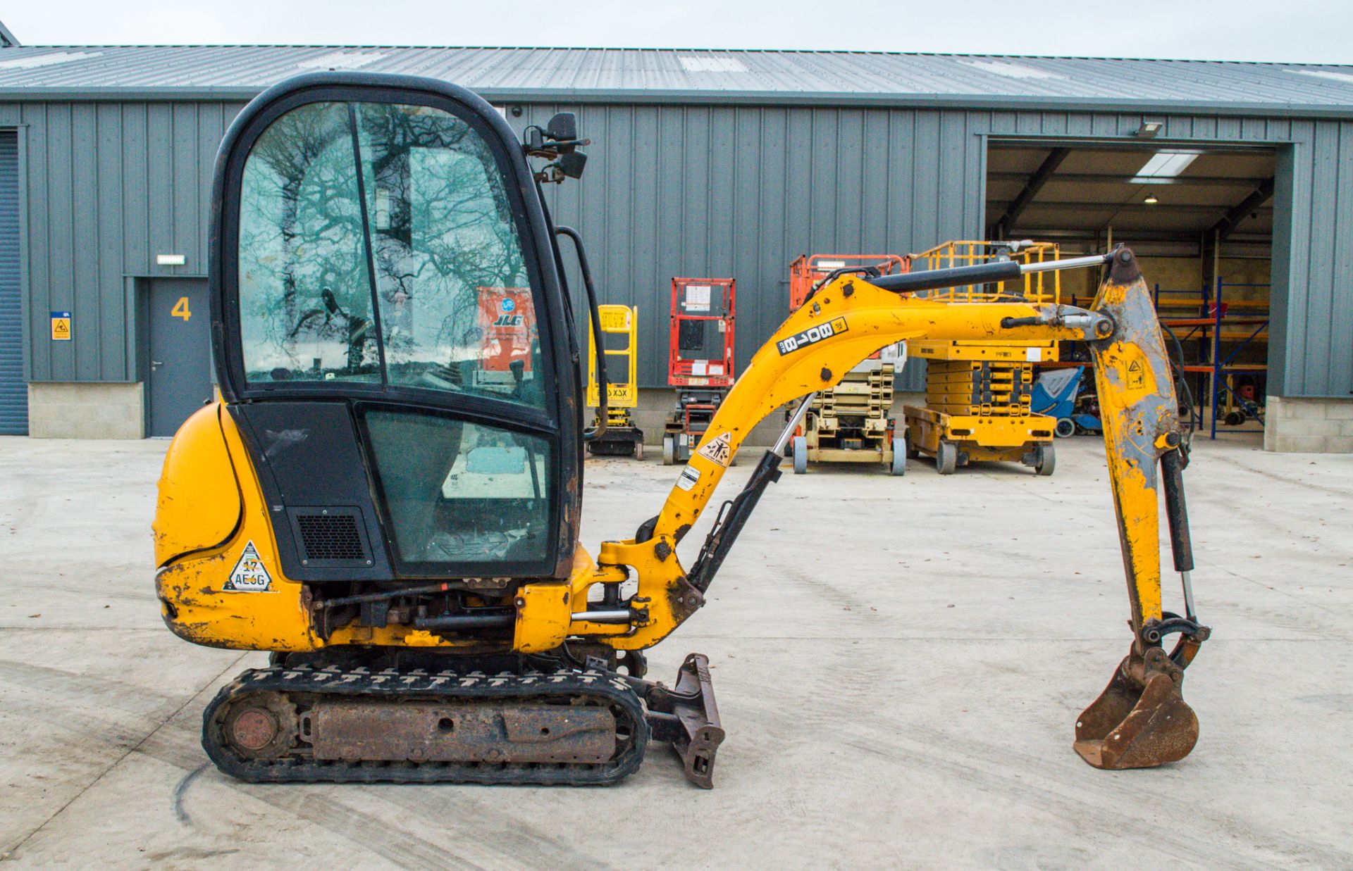 JCB 801.8 CTS 1.8 tonne rubber tracked mini excavator Year: 2011 S/N: 2051643 Recorded hours: 2505 - Image 7 of 23