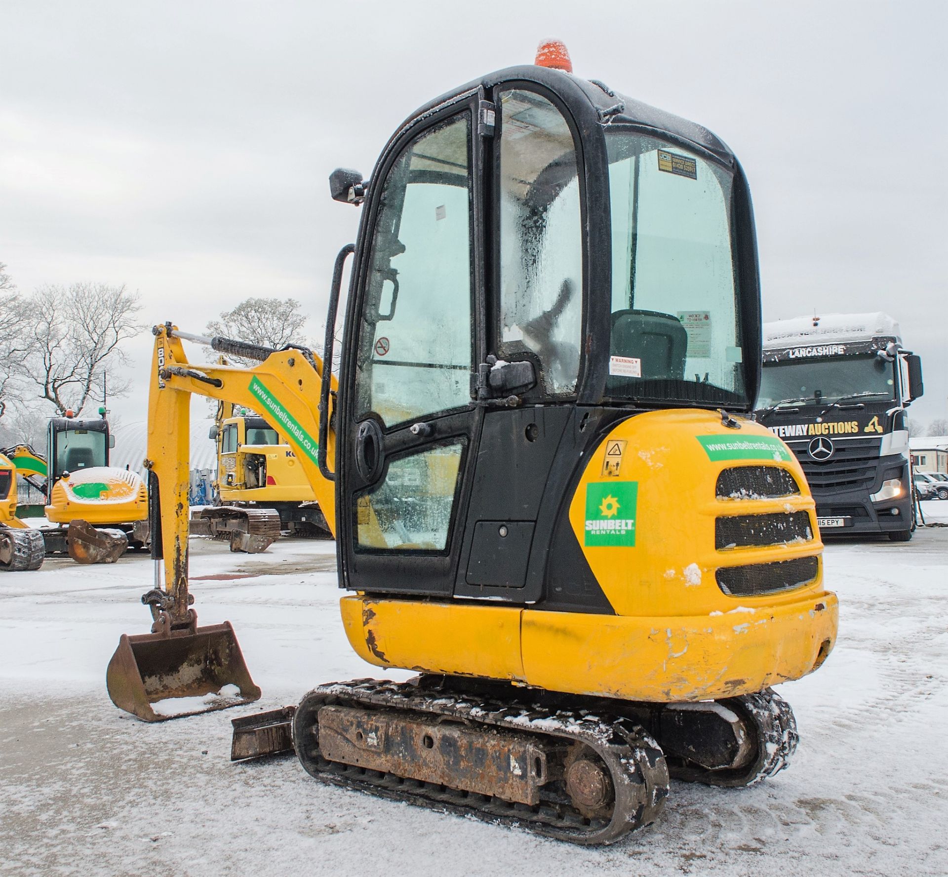 JCB 801.6 1.6 tonne rubber tracked mini excavator Year: 2014 S/N: 2071619 Recorded hours: 2201 - Image 4 of 20