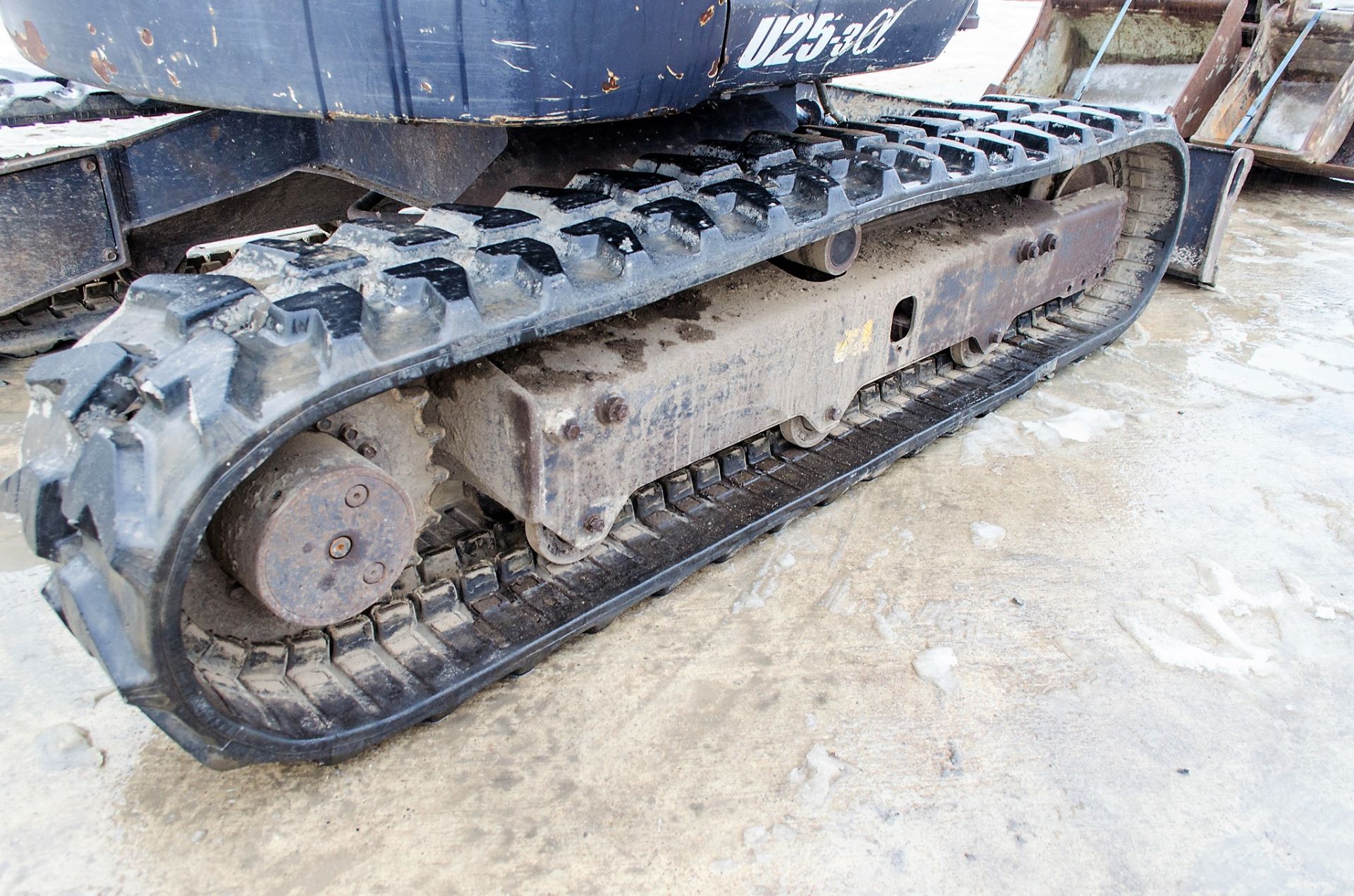 Kubota U25-3 2.5 tonne rubber tracked mini excavator Year: 2011 S/N: 24150 Recorded Hours: 4290 - Image 9 of 21