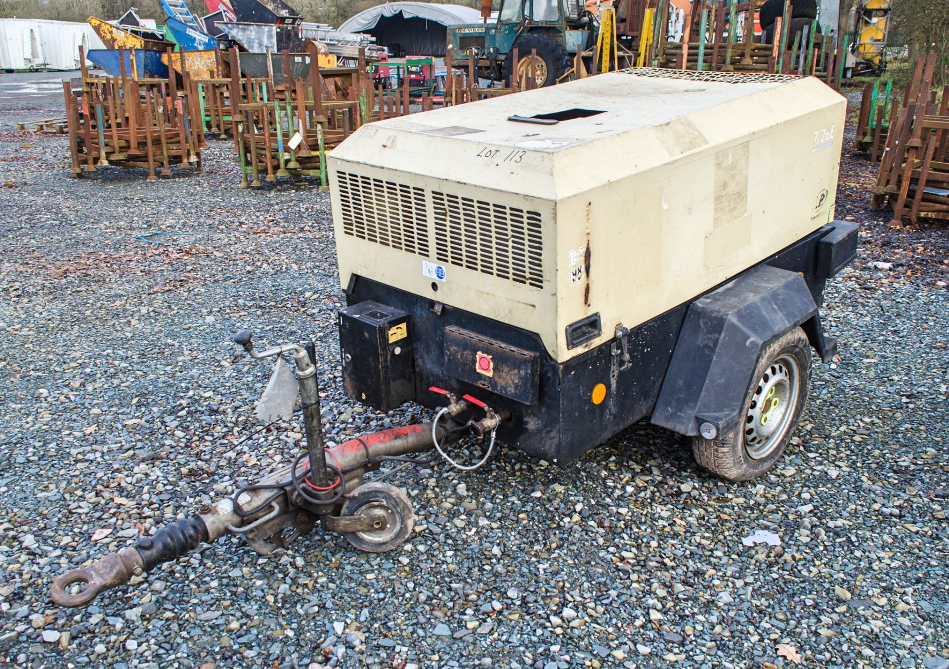 Doosan 726E diesel driven fast tow mobile air compressor/generator Year: 2012 S/N: 109808 Recorded