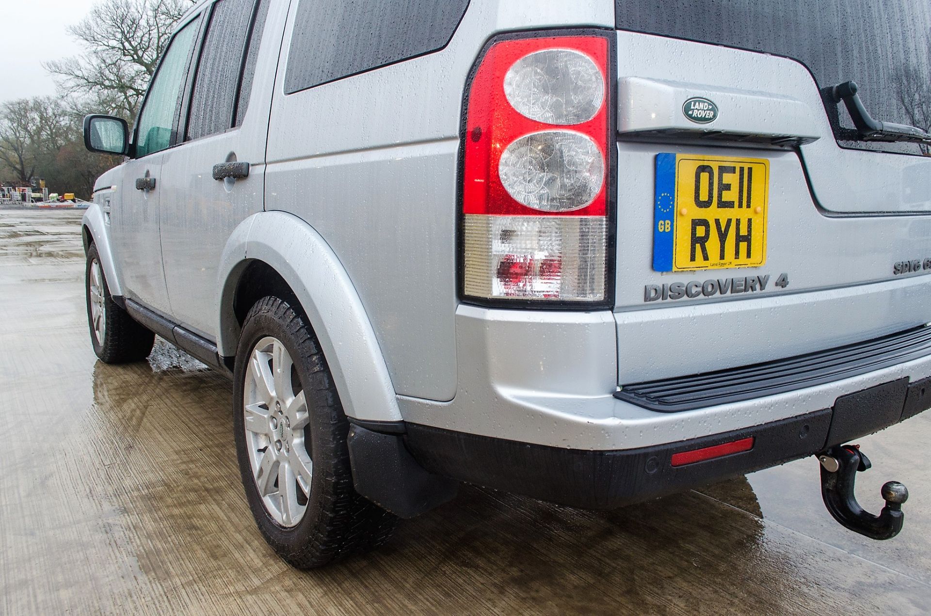 Land Rover Discovery 4 GS 3.0 TDV6 auto 5 door 4wd estate car  Registration Number: OE 11 RYH - Image 11 of 28