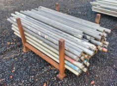 Stillage of various length scaffold poles