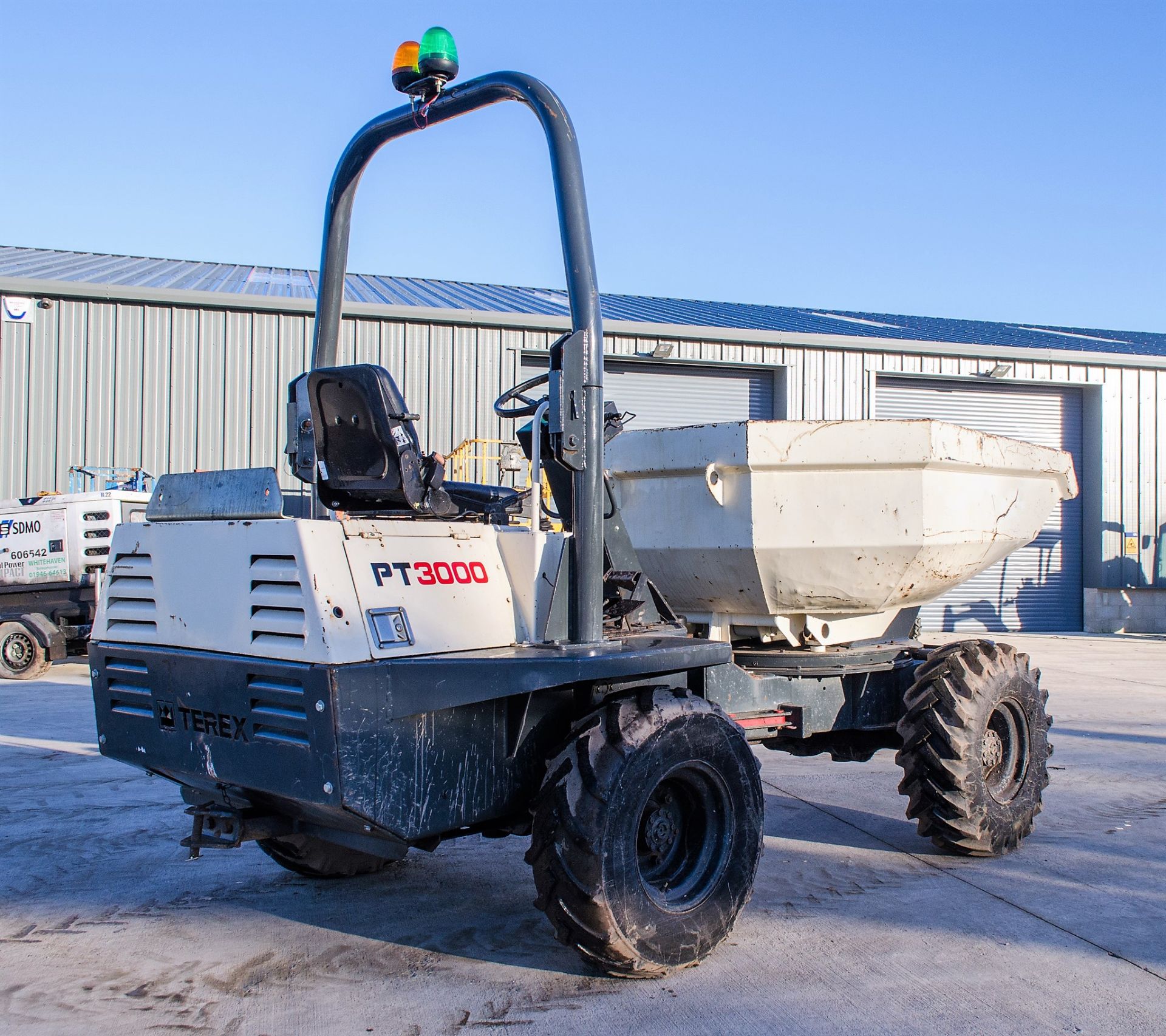 Benford 3 tonne swivel skip dumper Year: 2007 S/N: E710FS402 Recorded Hours: 3823 - Image 4 of 21