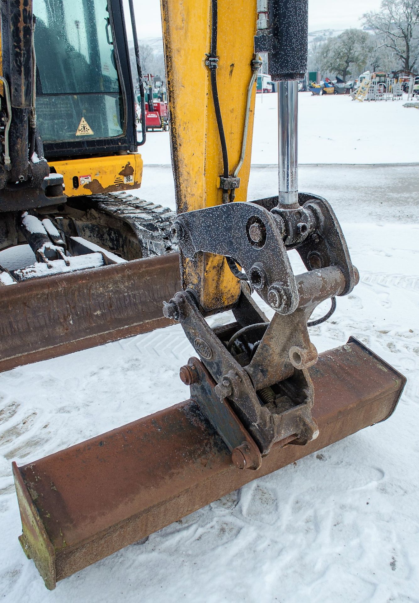 JCB 85Z-1 ECO 8.52 tonne rubber tracked midi excavator Year: 2015 S/N:2249118 Recorded hours: 3374 - Image 14 of 23